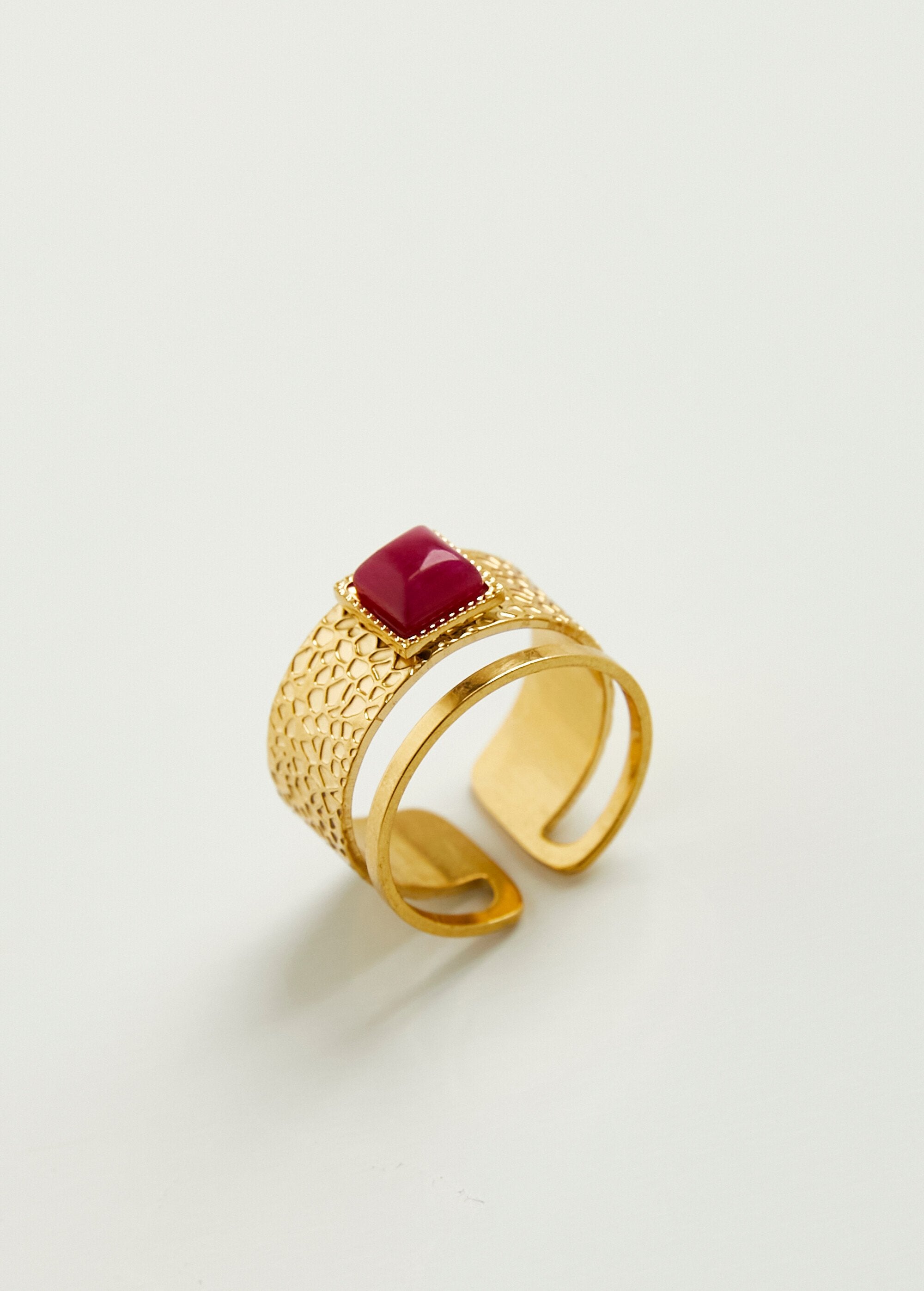Anillo_grande_de_acero_con_piedra_cabujón_Oro_y_rosa_DE2_slim