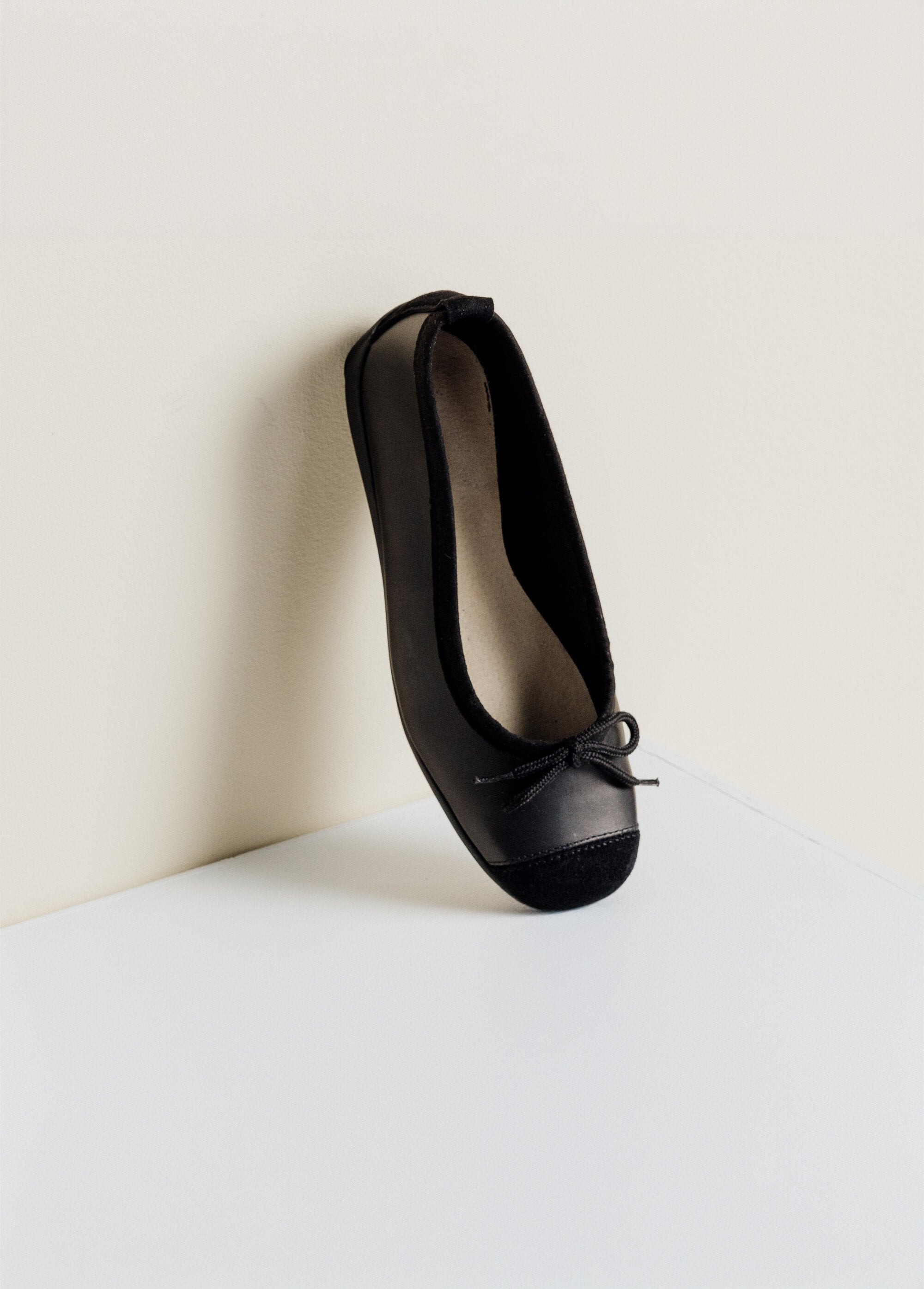 Bailarina_de_cuero_de_ancho_estándar_Negro_OV1_slim