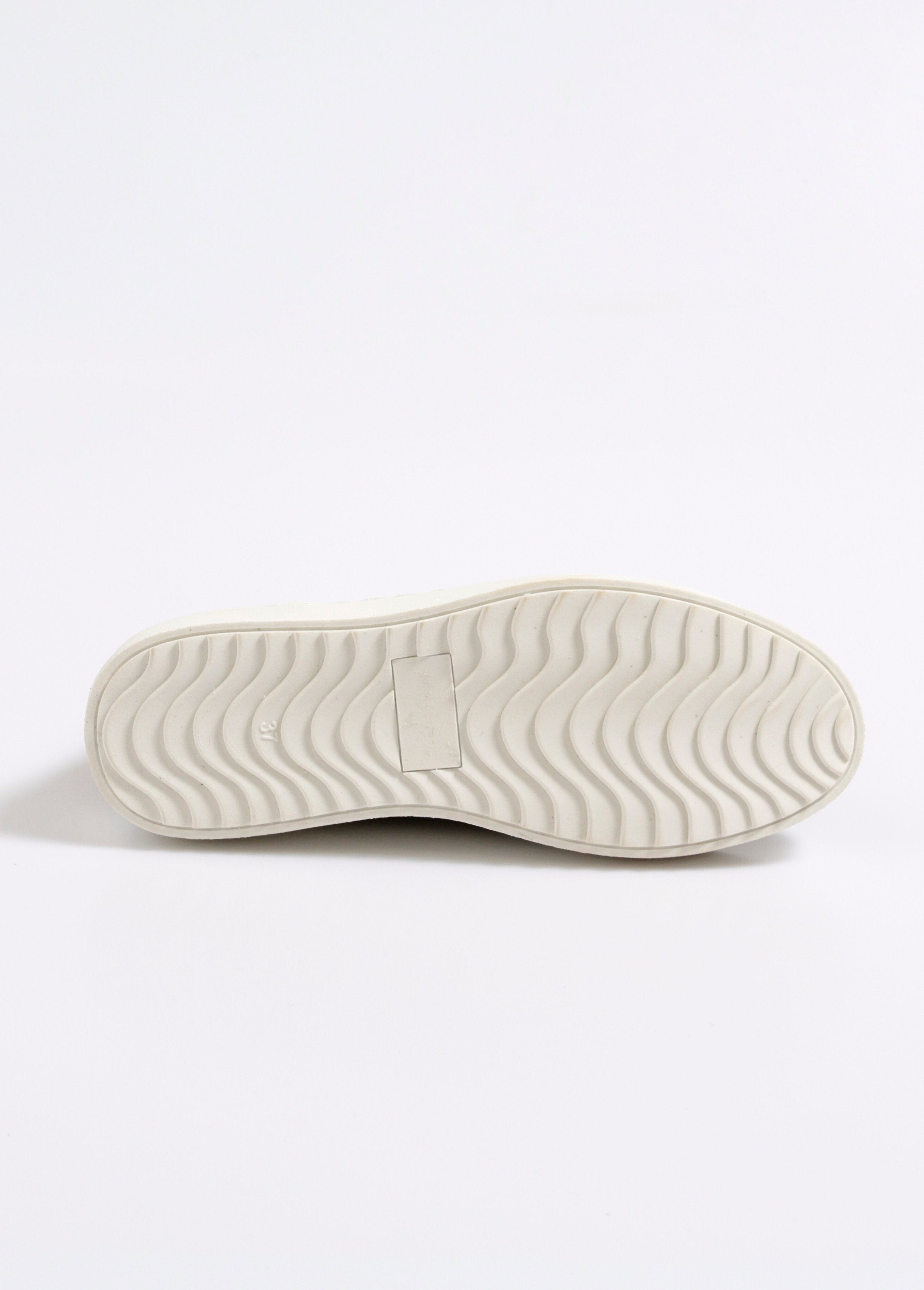 Zapatillas_de_cuña_con_cordones_elegantes_camello_UN1_slim