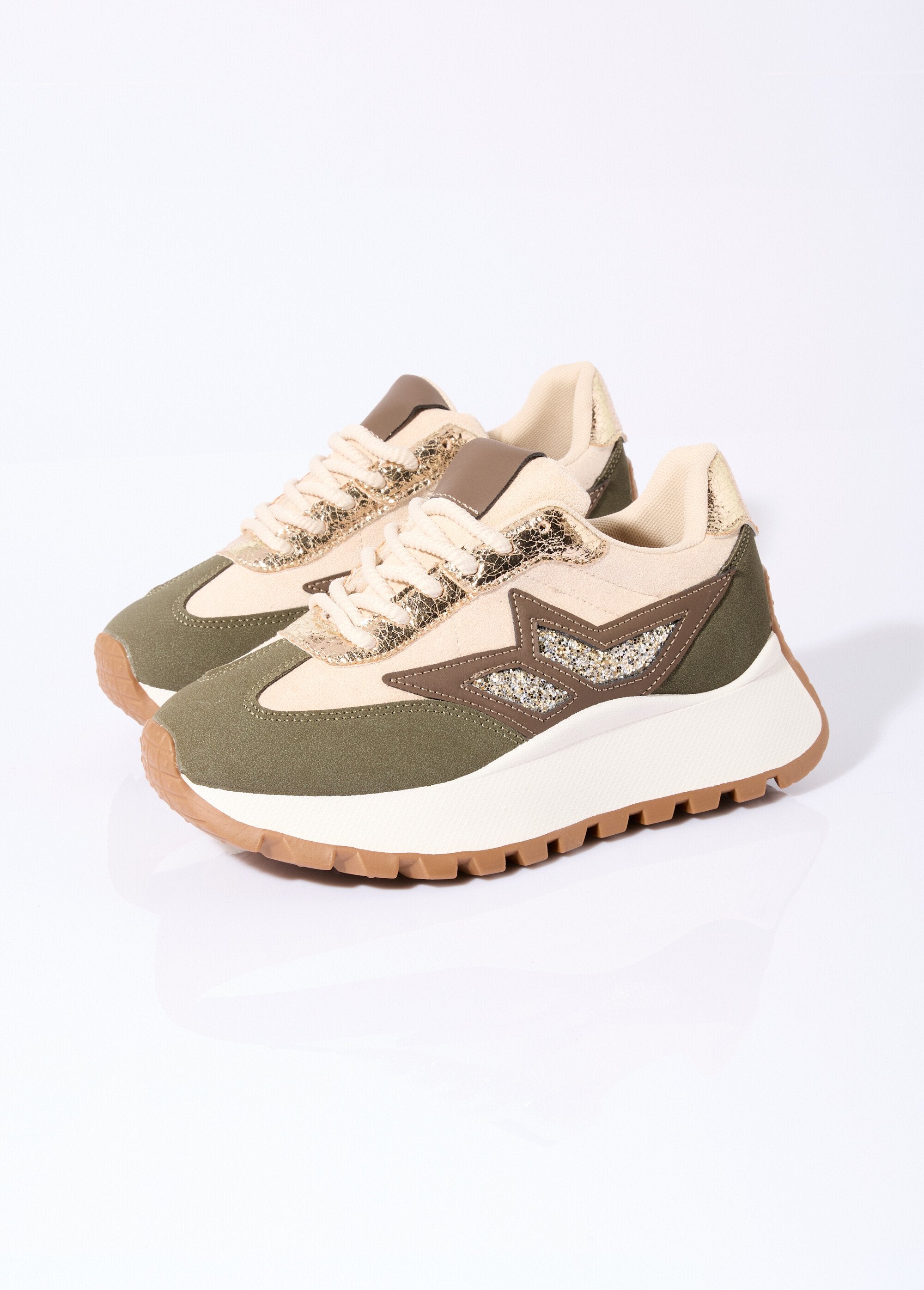 Zapatillas_multimaterial_con_suela_de_cuña_Verde_y_beige_DE1_slim