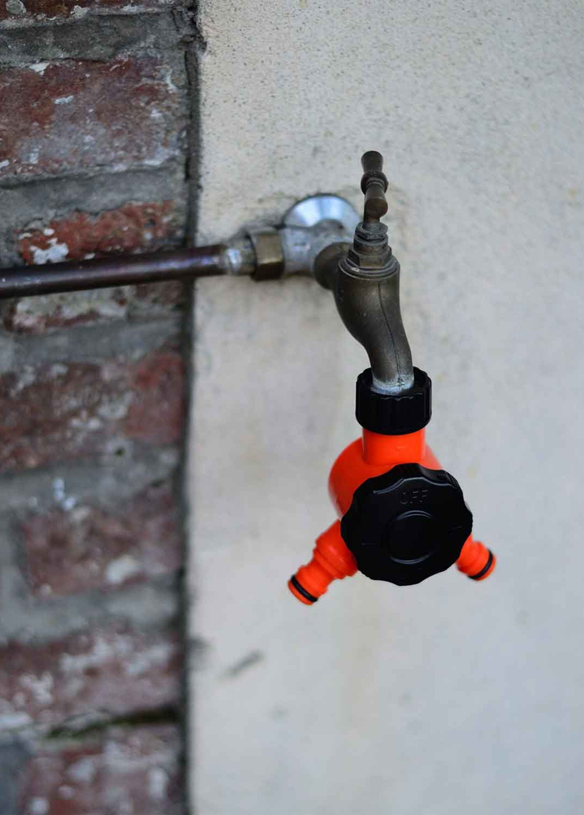 Conector_para_2_mangueras_de_jardín_naranja_FA2_slim