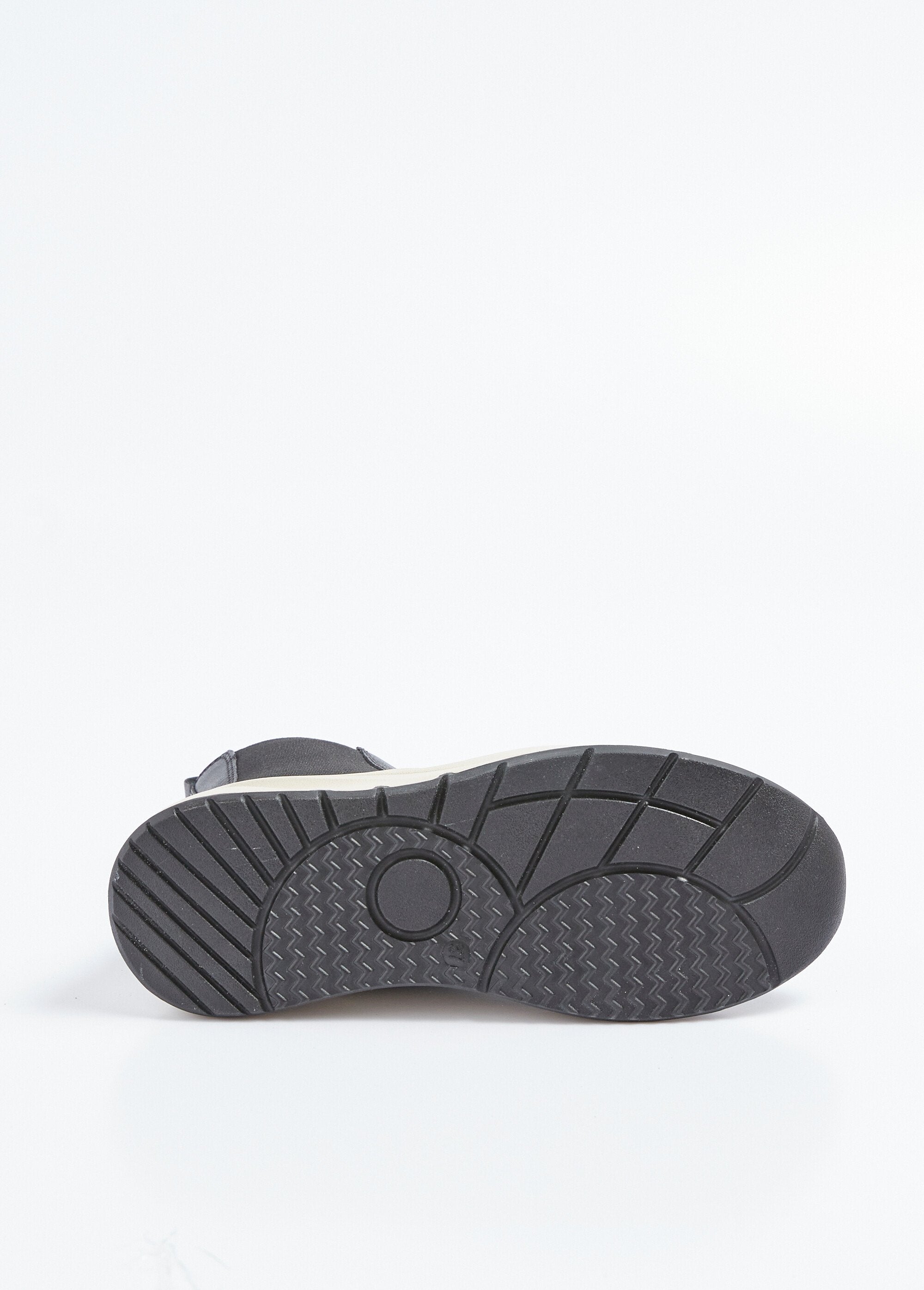 Botas_deportivas_de_piel_con_suela_gruesa_Negro_UN1_slim