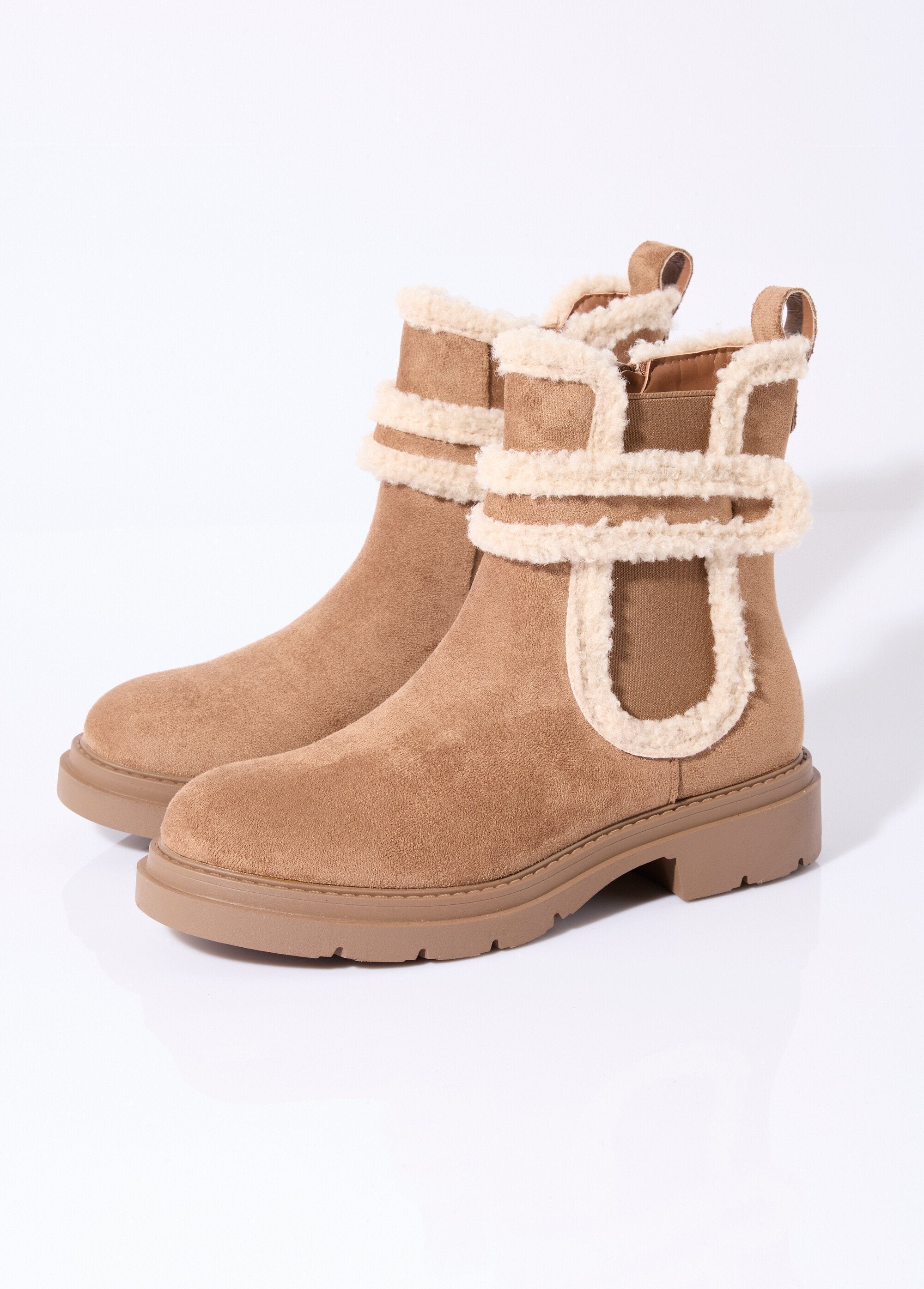Botas_de_ante_con_detalles_efecto_lana_camello_DE1_slim