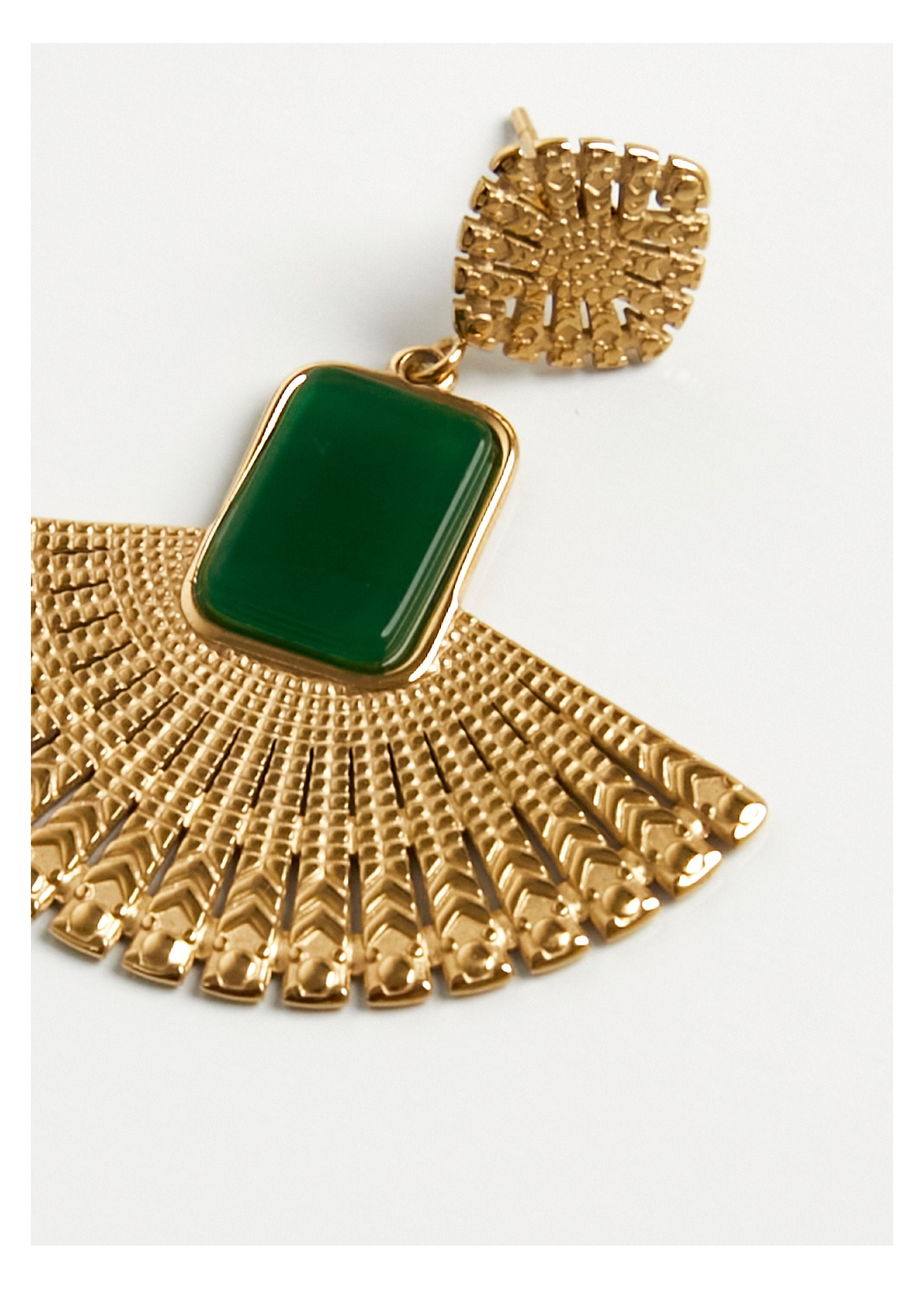 Pendientes_de_acero_en_forma_de_abanico_Oro_y_verde_DE2_slim