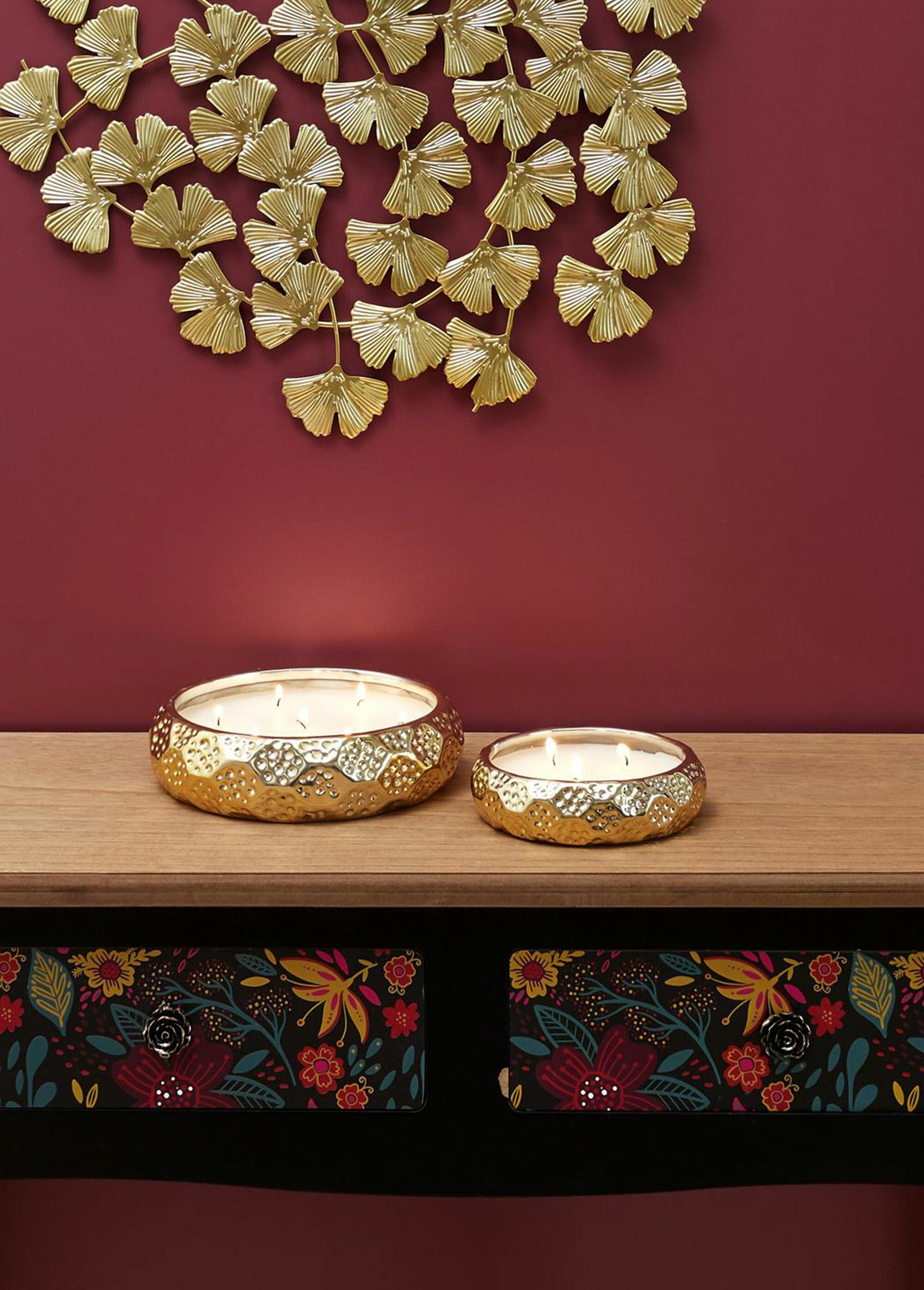 Vela_perfumada_en_un_recipiente_de_metal_martillado._3_mechas_SF1_slim