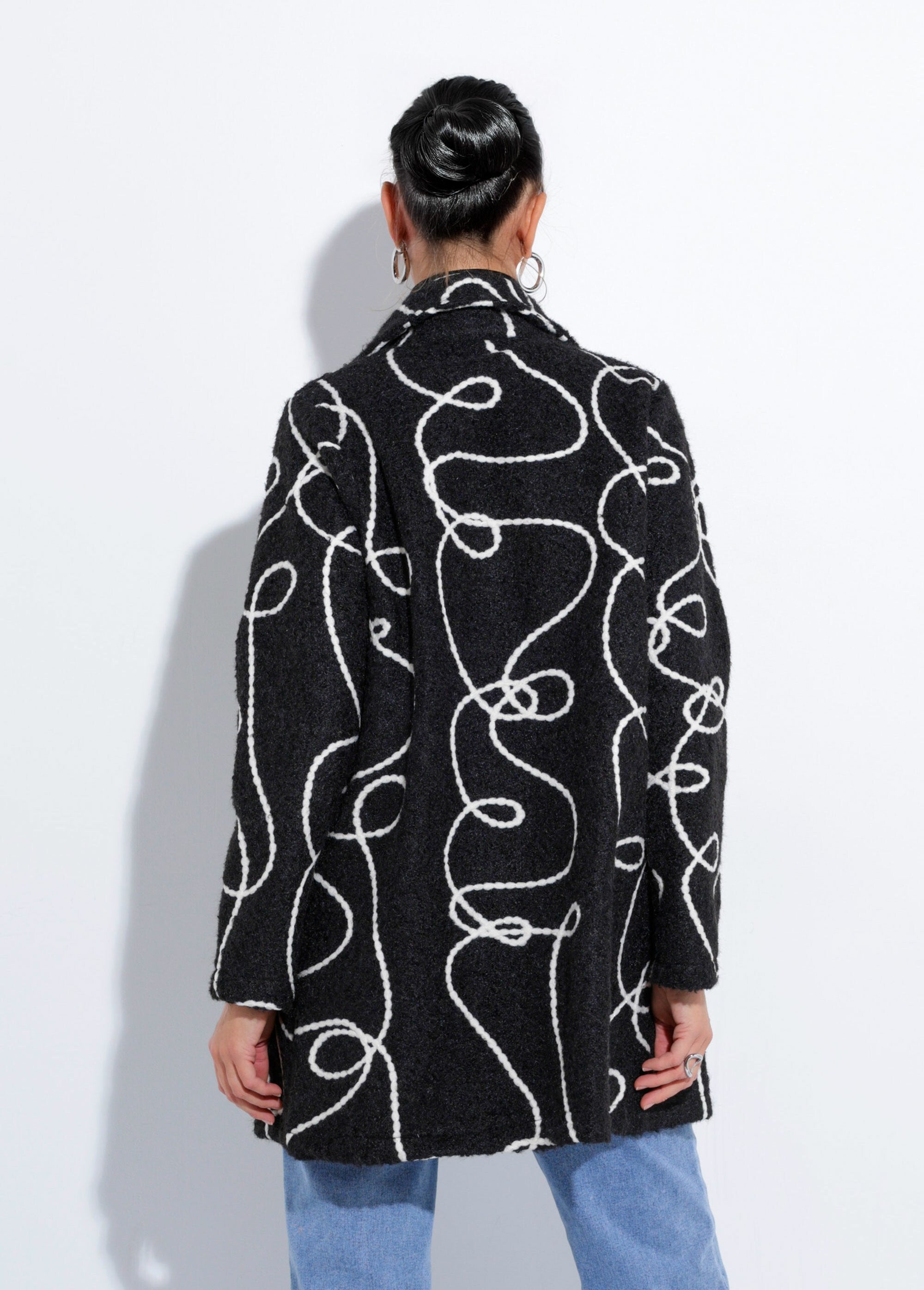 Abrigo_largo_y_elegante_de_lana_hervida_estilo_guisante_Negro_DO1_slim