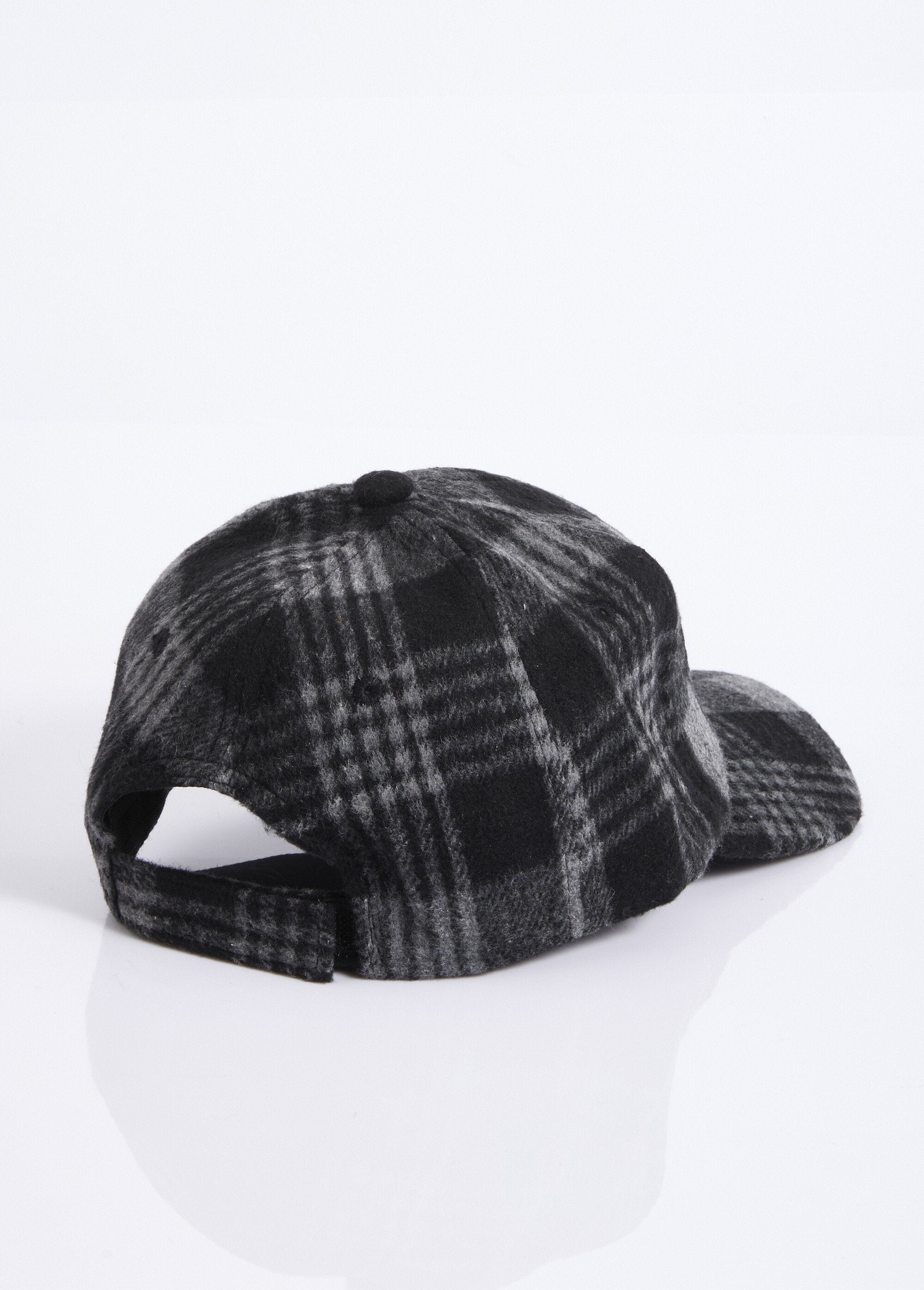 Gorra_a_cuadros_con_efecto_lana_Negro_DO1_slim