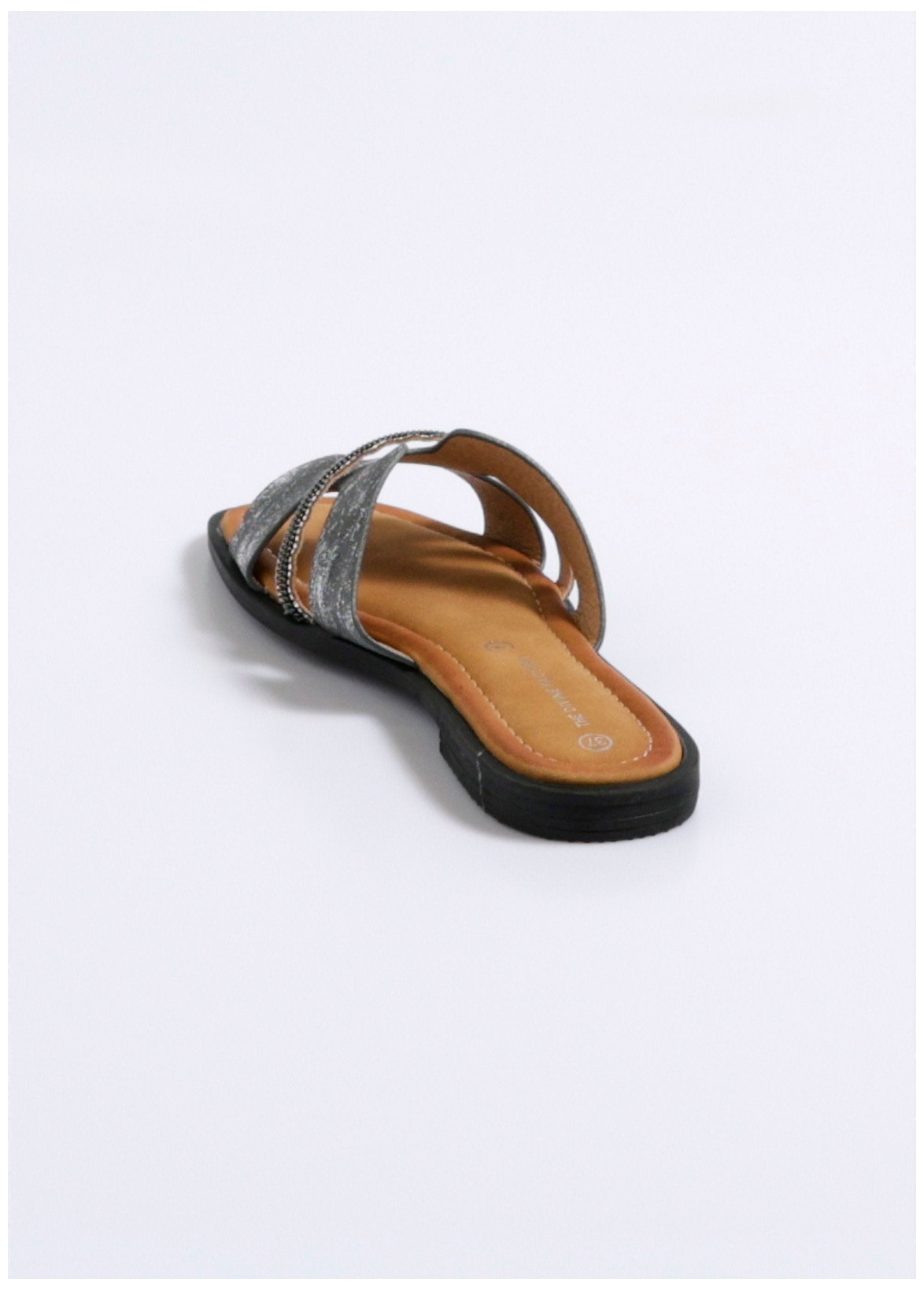 Mules_metalizados_con_detalle_de_tira_metálica_Negro_DO1_slim