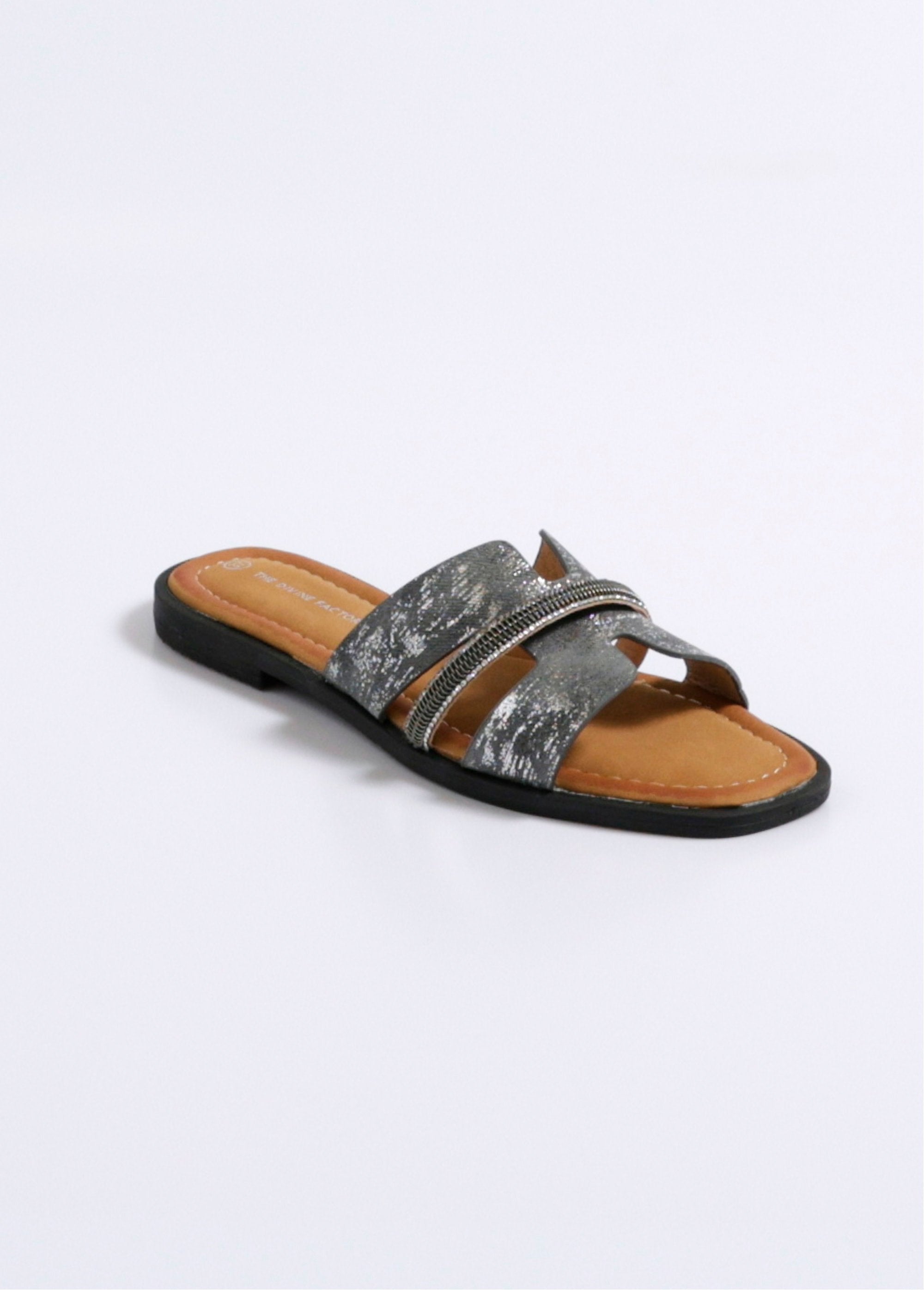 Mules_metalizados_con_detalle_de_tira_metálica_Negro_FA1_slim