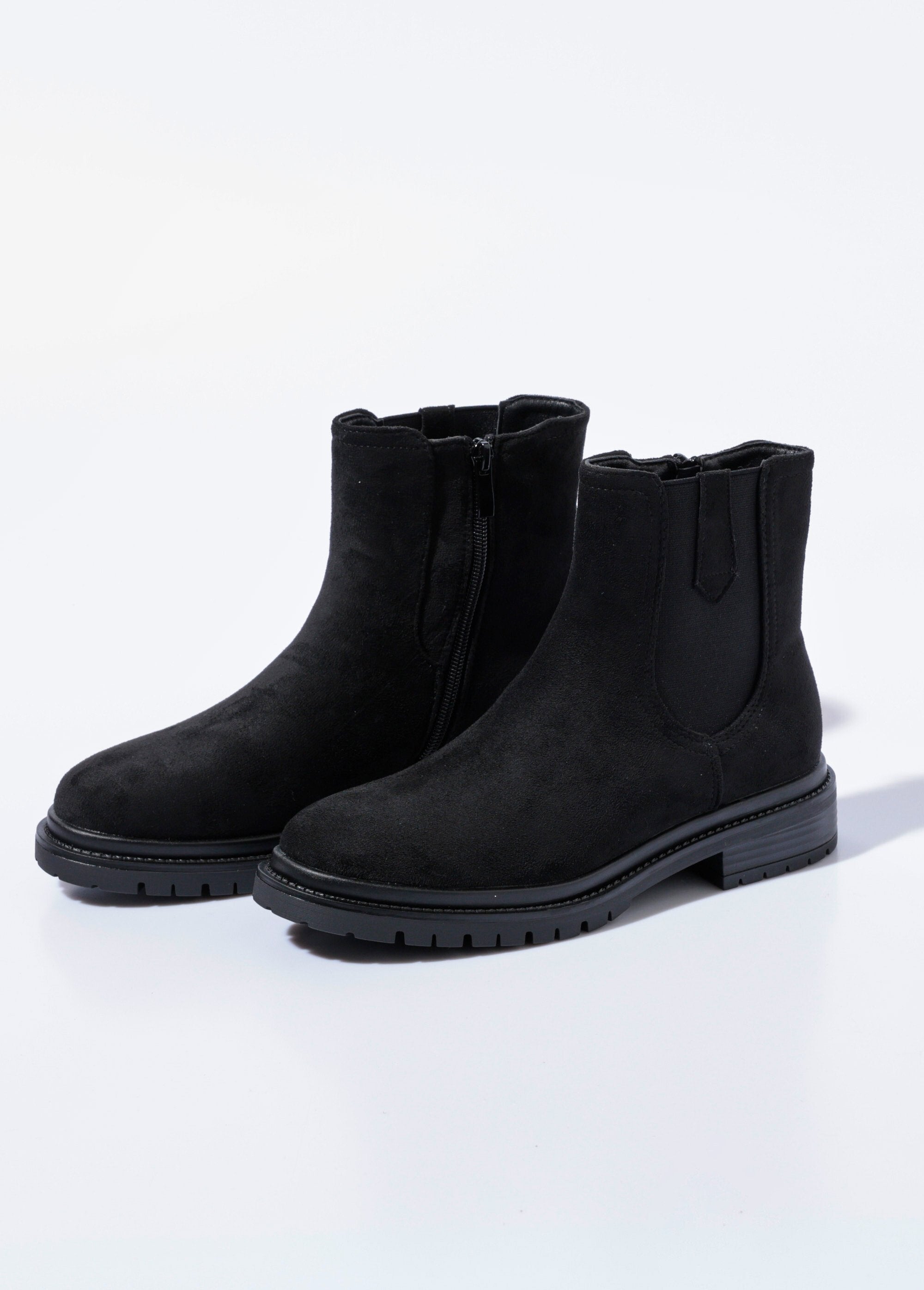 Botas_Chelsea_con_suela_dentada_Negro_DE1_slim