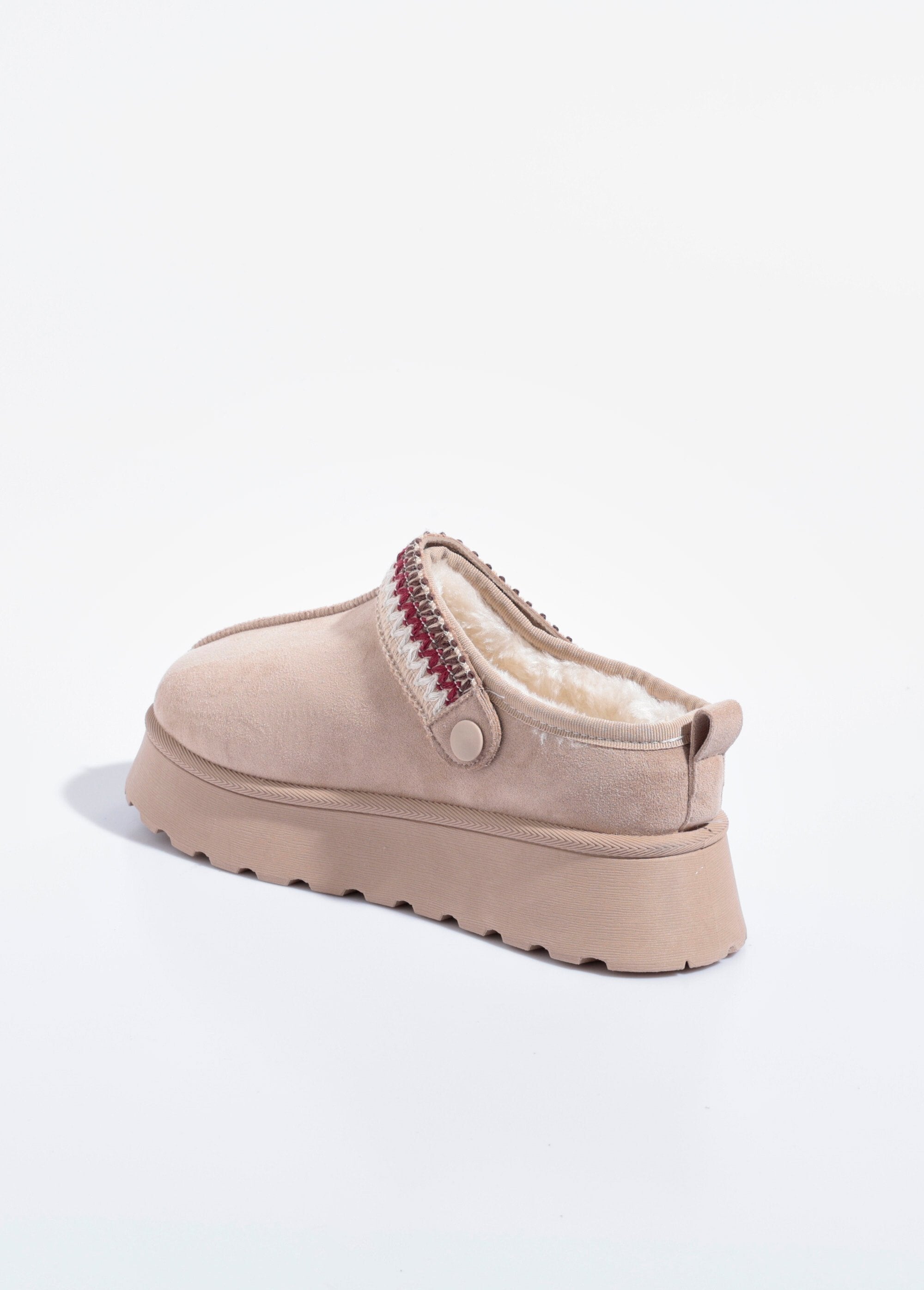 Mules_de_cuña_forrados_de_piel_con_tira_de_fantasía_Beige_DO1_slim