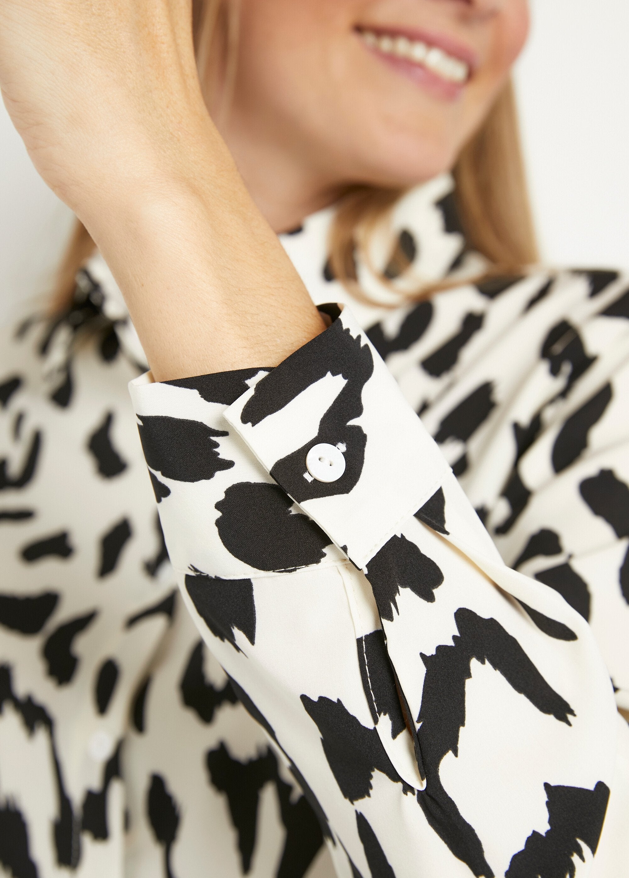 Blusa_abotonada_de_leopardo_de_manga_larga_Leopardo_DE2_slim