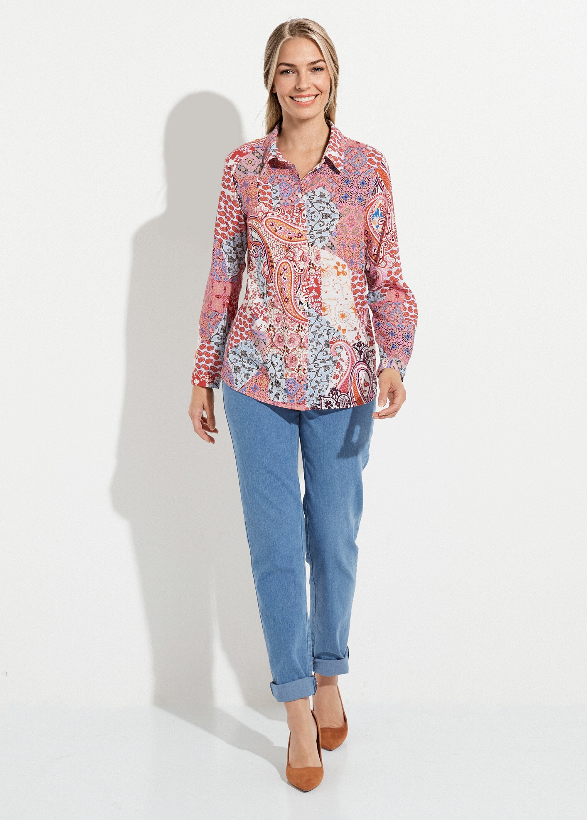 Blusa_larga_y_fluida_con_botones_y_estampado_paisley_Estampado_rosa_SF1_slim