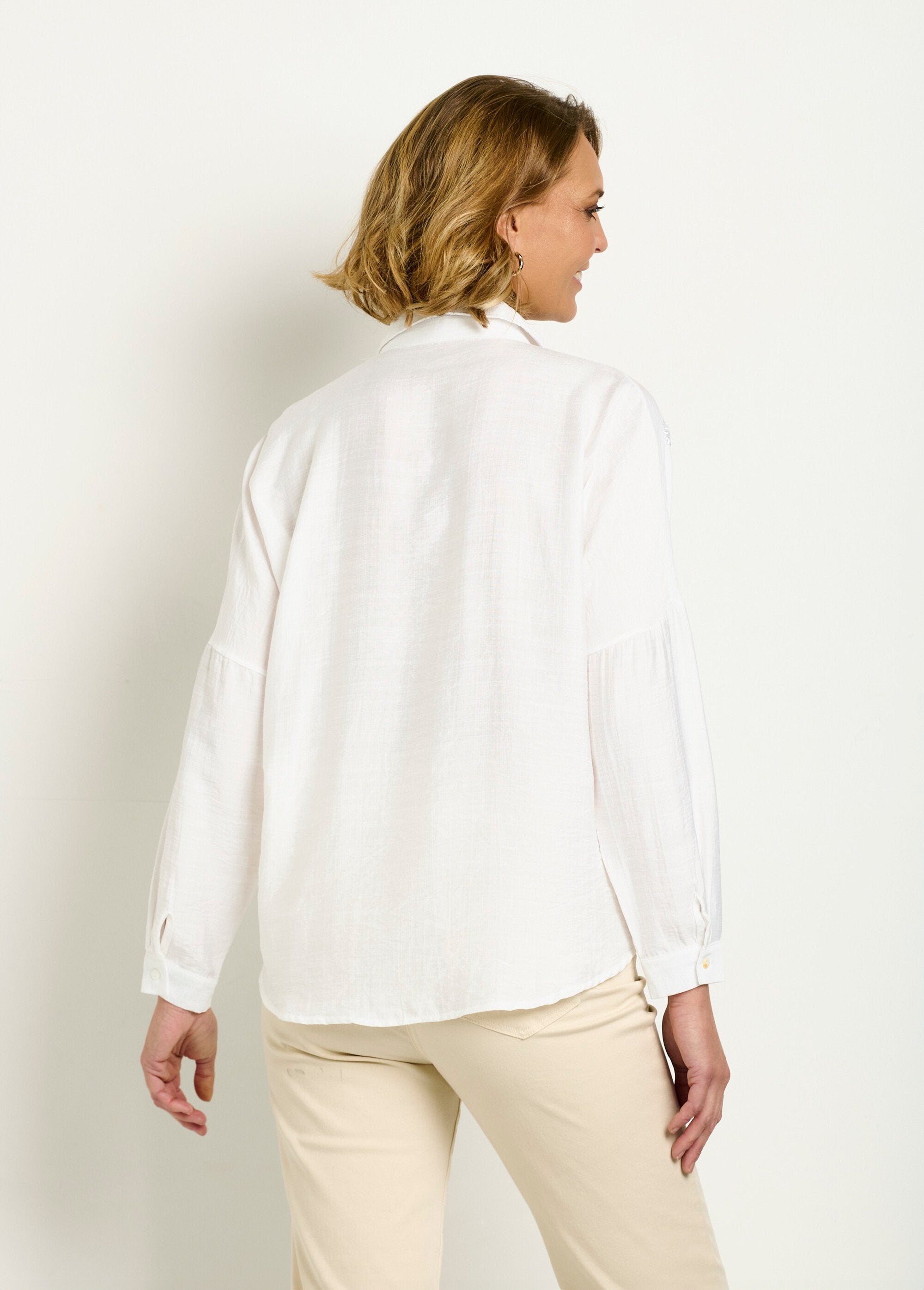 Blusa_bordada_con_perlas_y_lentejuelas_Blanco,_Blanca_DO1_slim