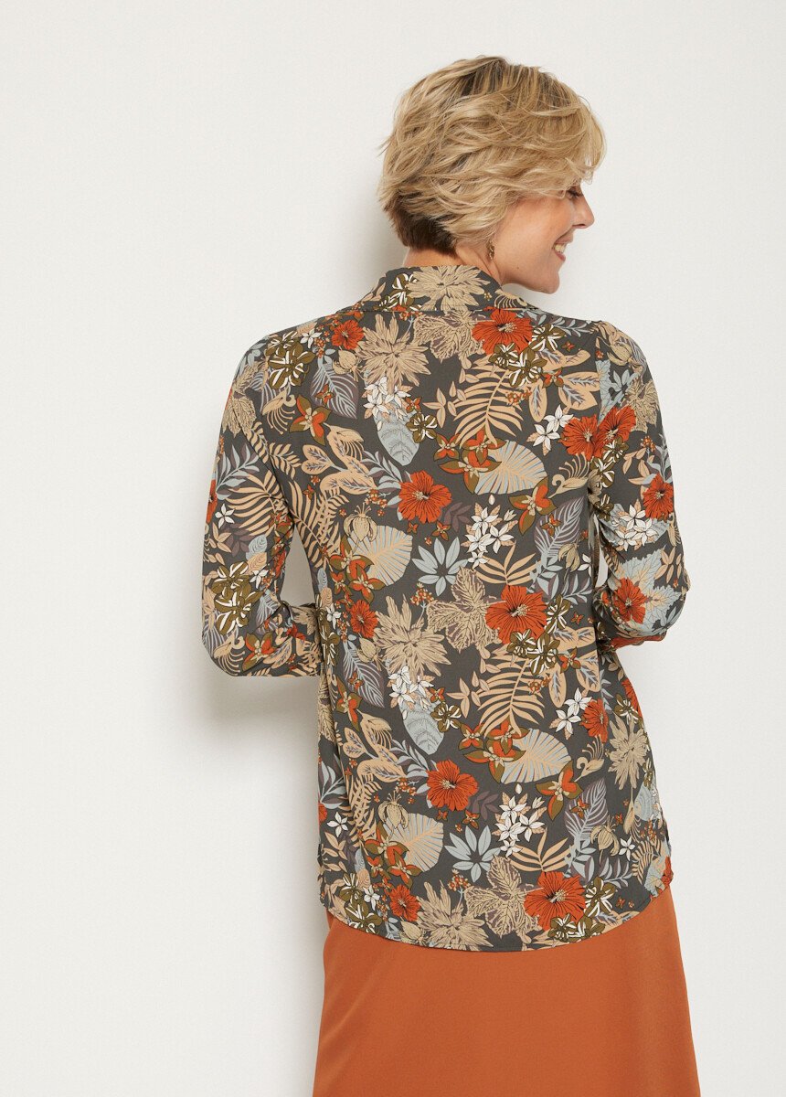 Blusa_con_estampado_vegetal_Verde_y_ladrillo_DO1_slim
