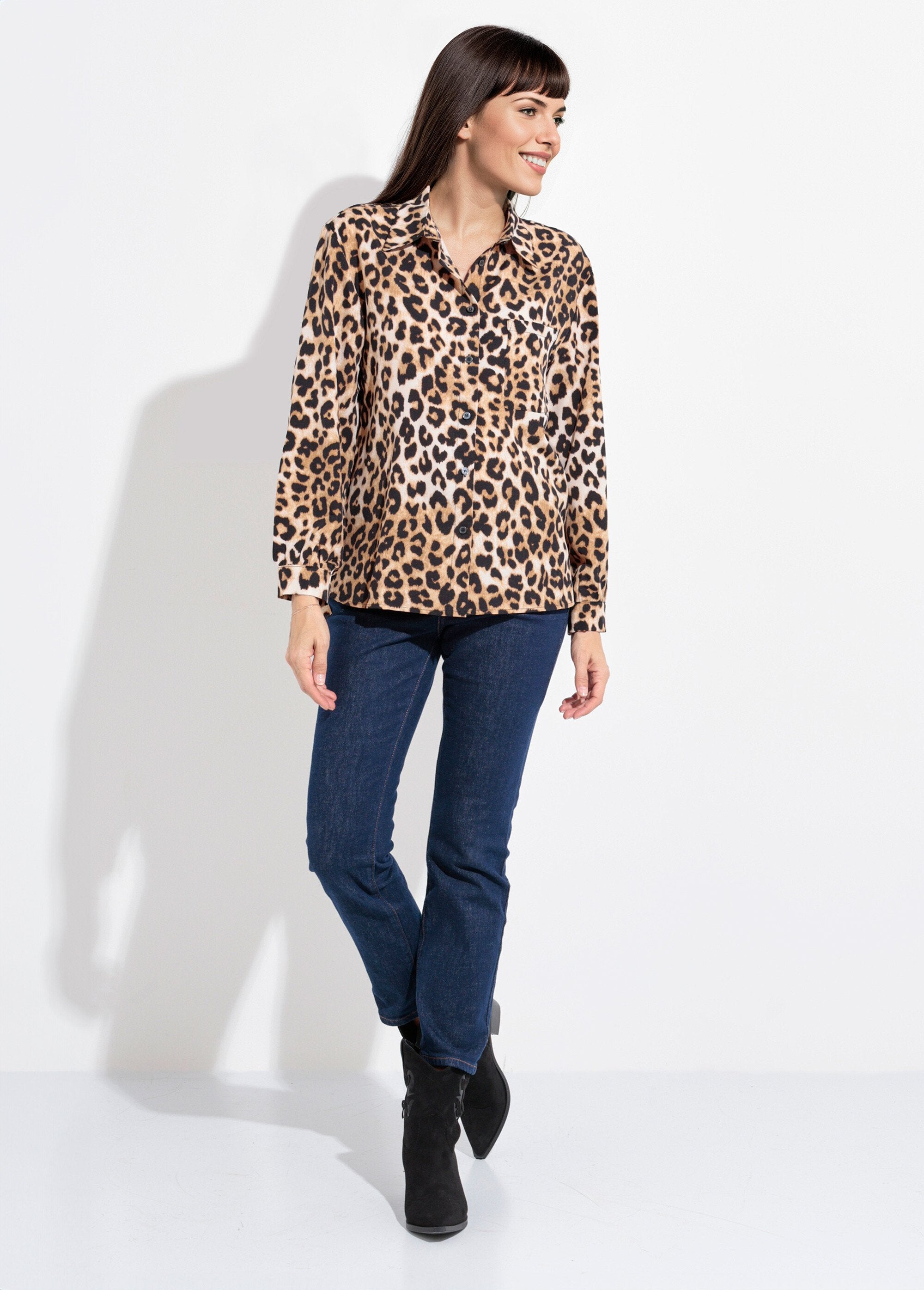 Blusa_fluida_de_leopardo_con_cuello_sastre_Leopardo_SF1_slim
