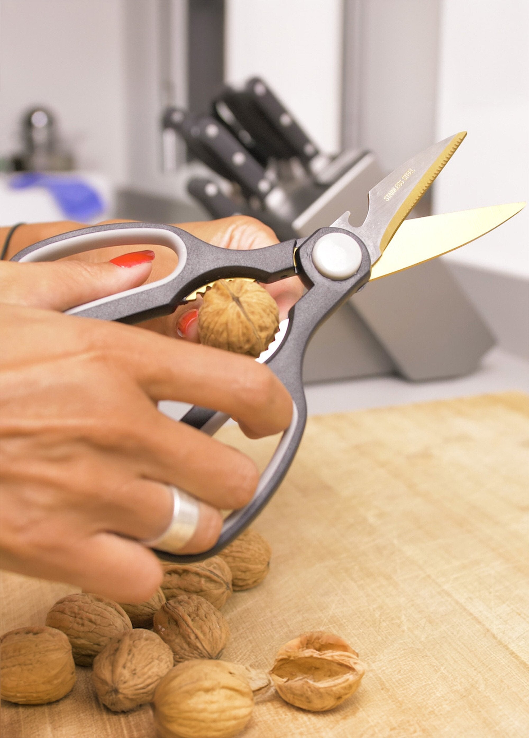 Tijeras_multiusos_-_juego_de_4_pares_Lote_negro_y_gris_4_DE1_slim