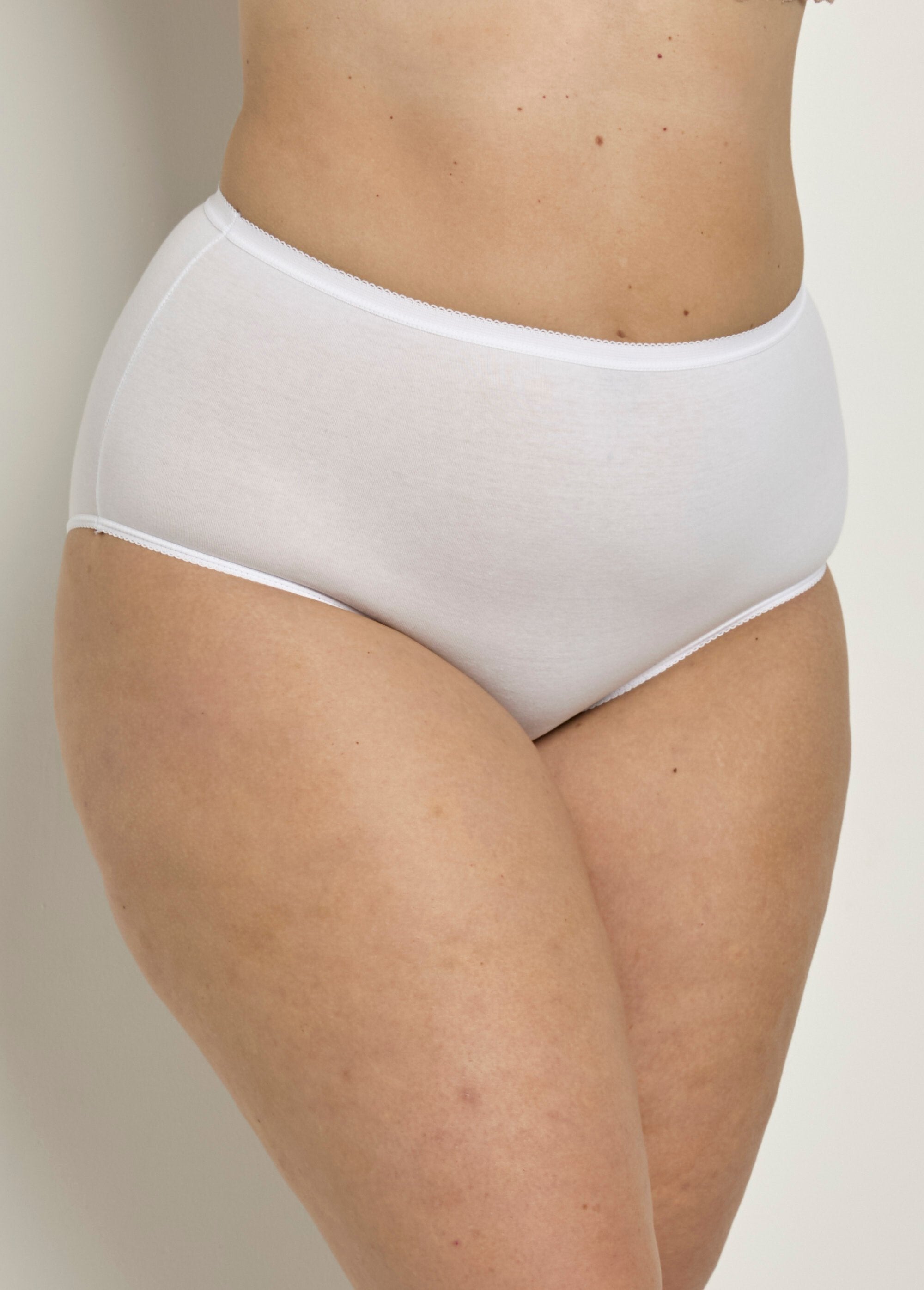 Braguita_bielástica_de_talle_alto_-_pack_de_4_Lote_blanco4_FA1_curvy
