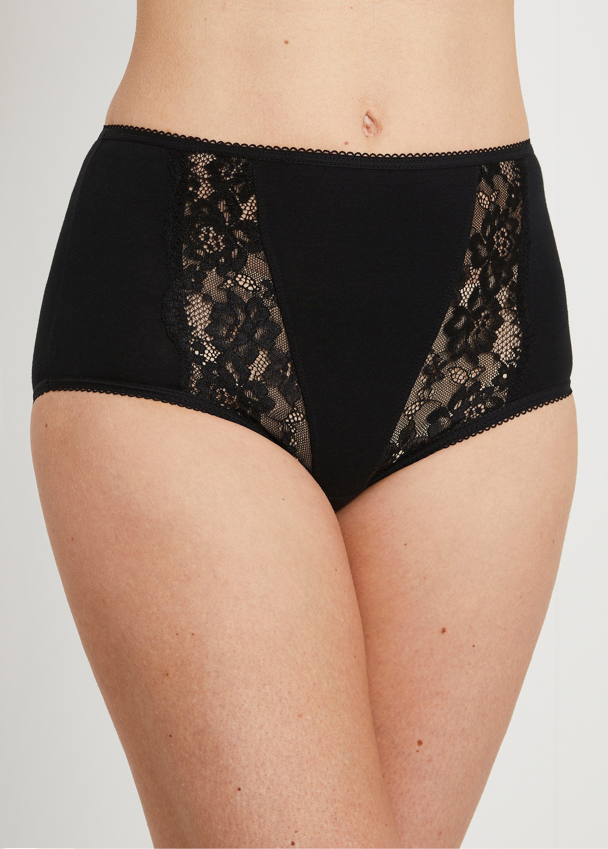 Braguita_de_cintura_alta_con_detalles_de_encaje_negro_lote_3_FA1_slim