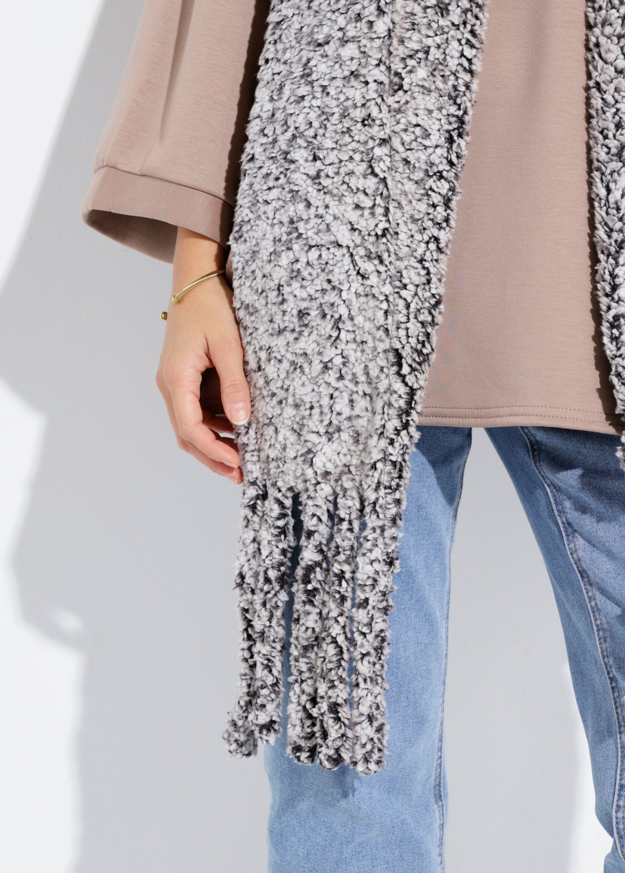 Bufanda_cálida_de_polar_estilo_sherpa_Gris_oscuro_DE1_slim