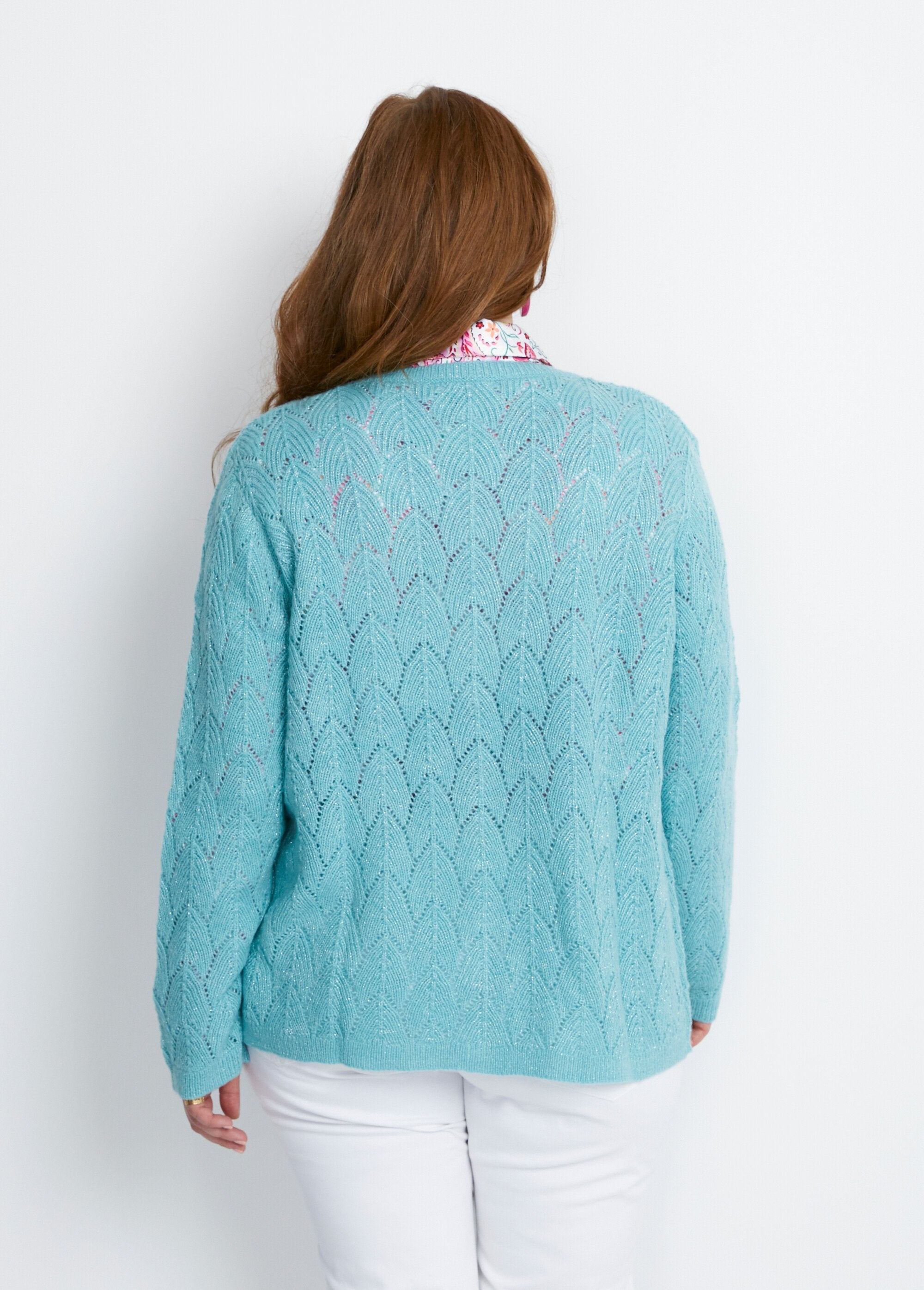 Chaleco_abotonado_con_fibras_recicladas_Agua_DO1_curvy