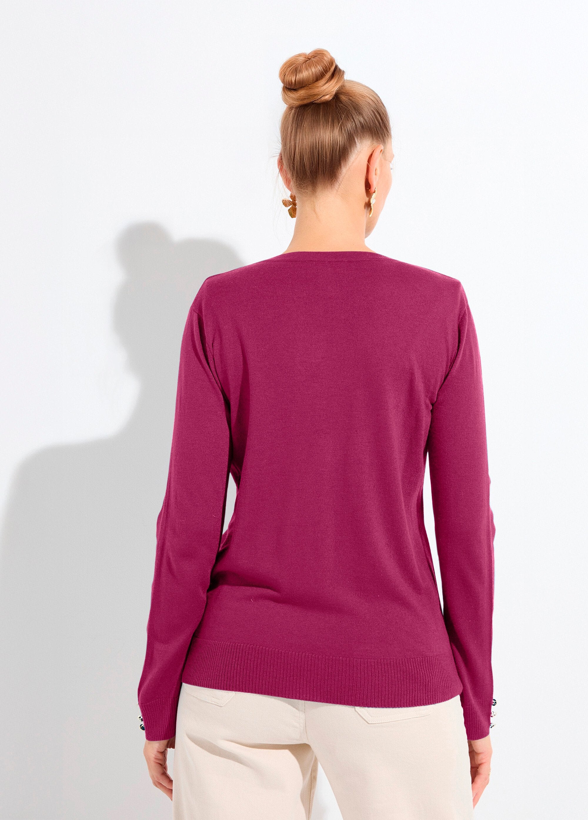 Cárdigan_fino_de_cuello_redondo_abotonado_en_jersey_liso_con_lana_merino_Cassis_DO1_slim
