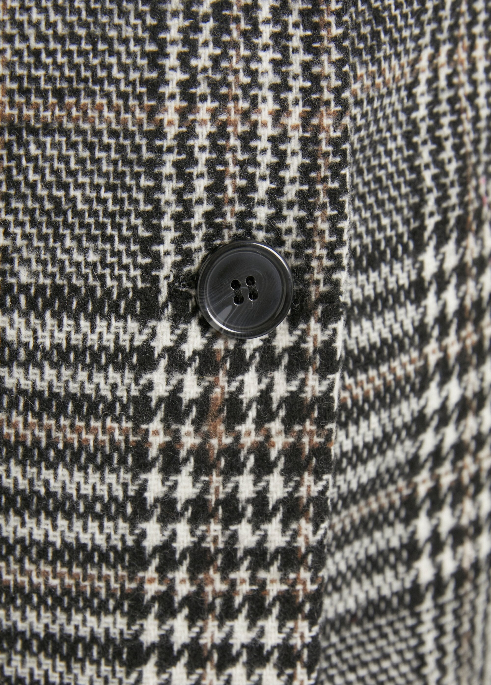 Abrigo_de_lana_de_largo_medio_con_cuello_sastre_Azulejos_grises_DE2_slim