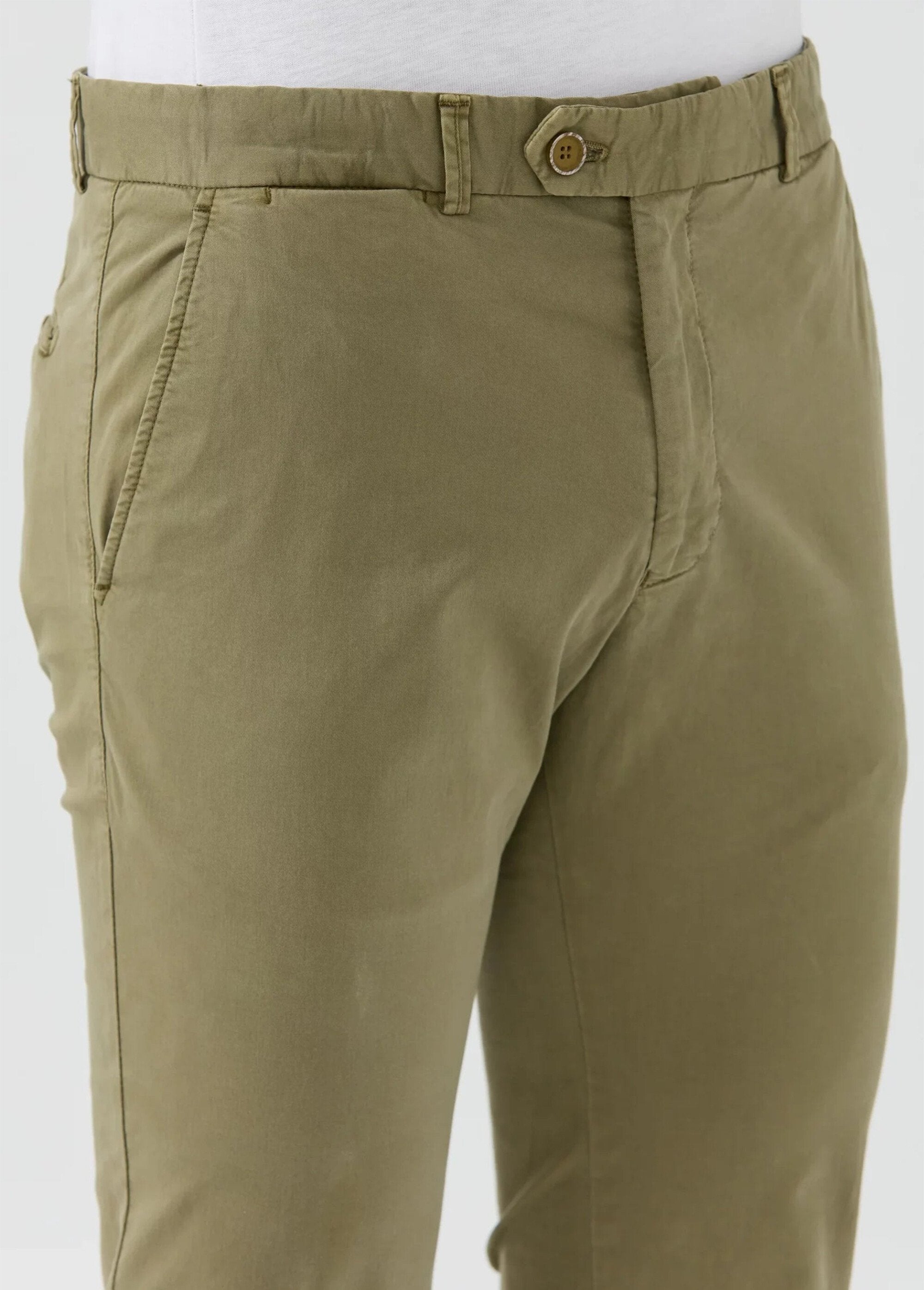 Pantalones_chinos_de_lona_con_bolsillos_italianos_Caqui_DE2_slim