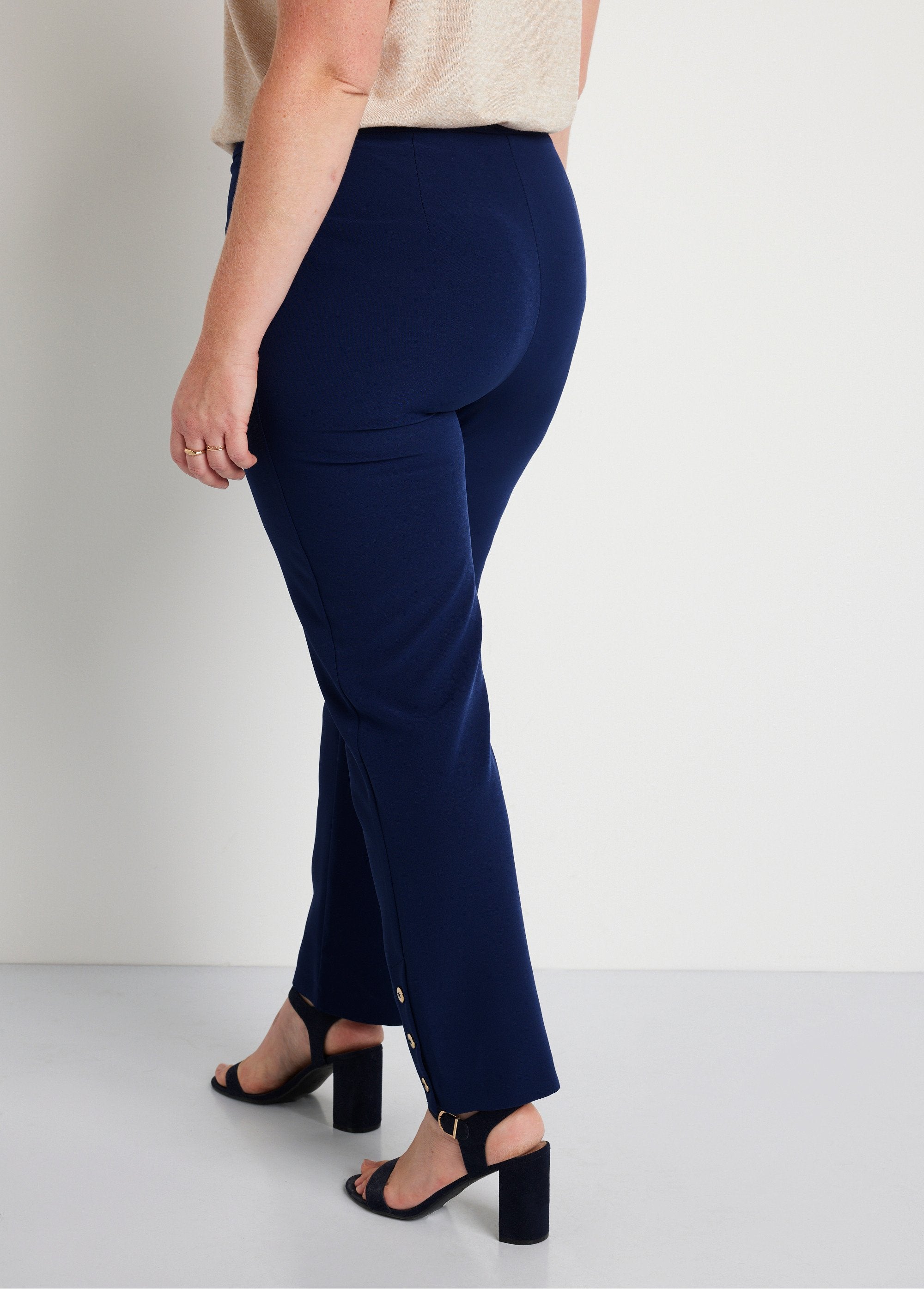 Pantalón_recto_7/8_liso_sin_arrugas_Azul_marino_DO1_curvy