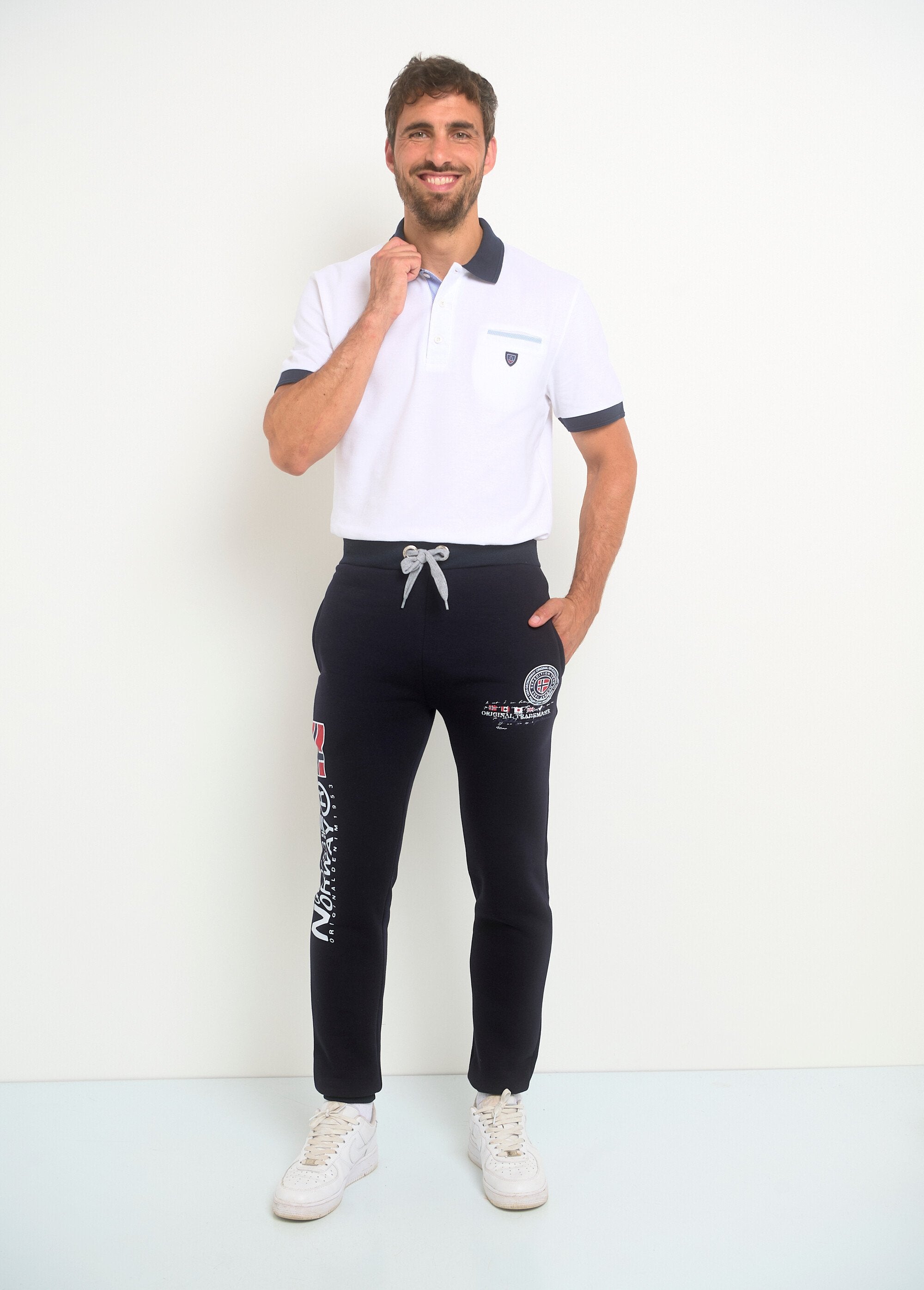 Pantalones_de_jogging_con_piernas_y_bajos_ajustados_Marina_SF1_slim