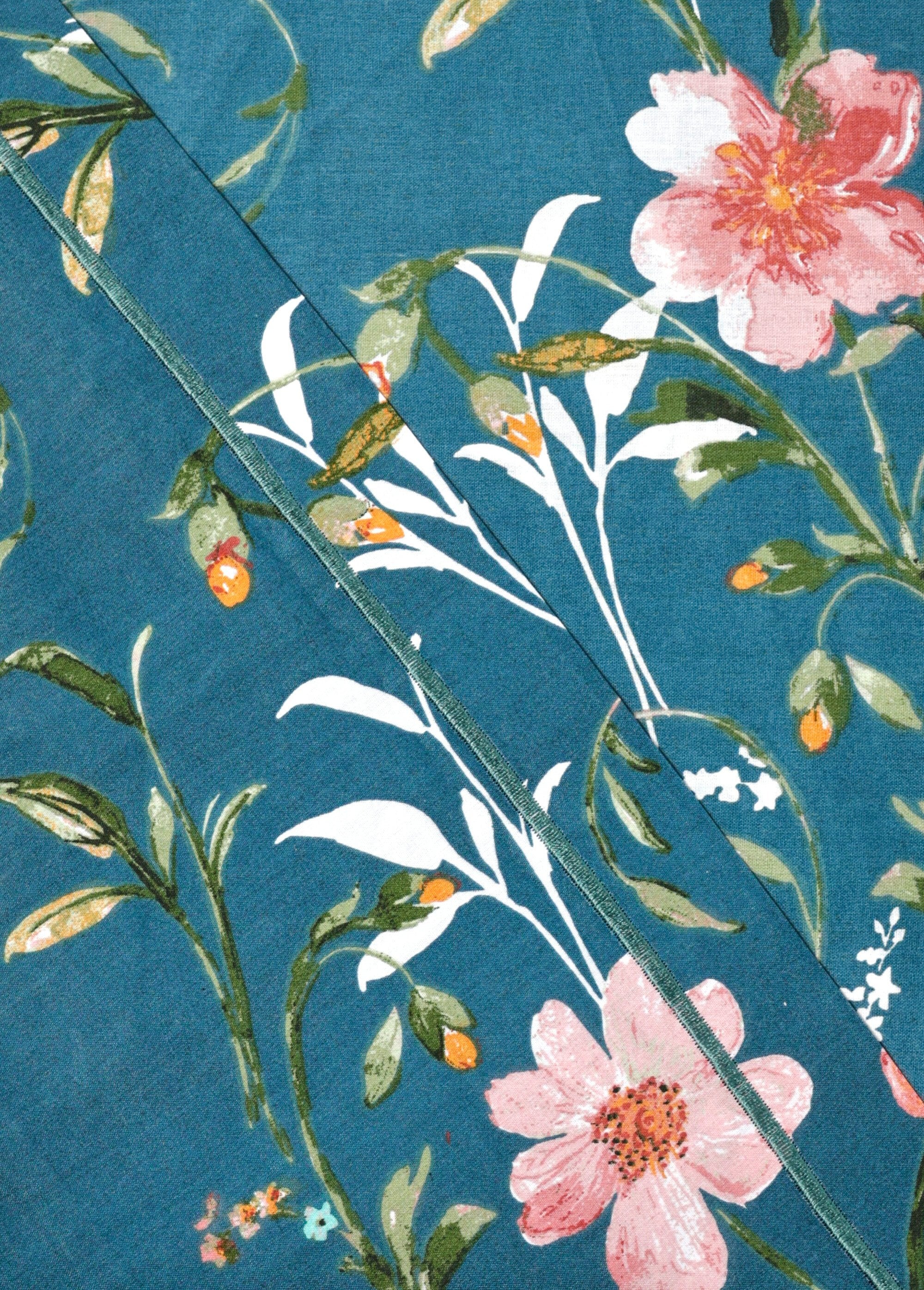 Juego_de_cama_de_3_piezas_con_funda_nórdica,_diseño_floral_Plano_DO1_slim