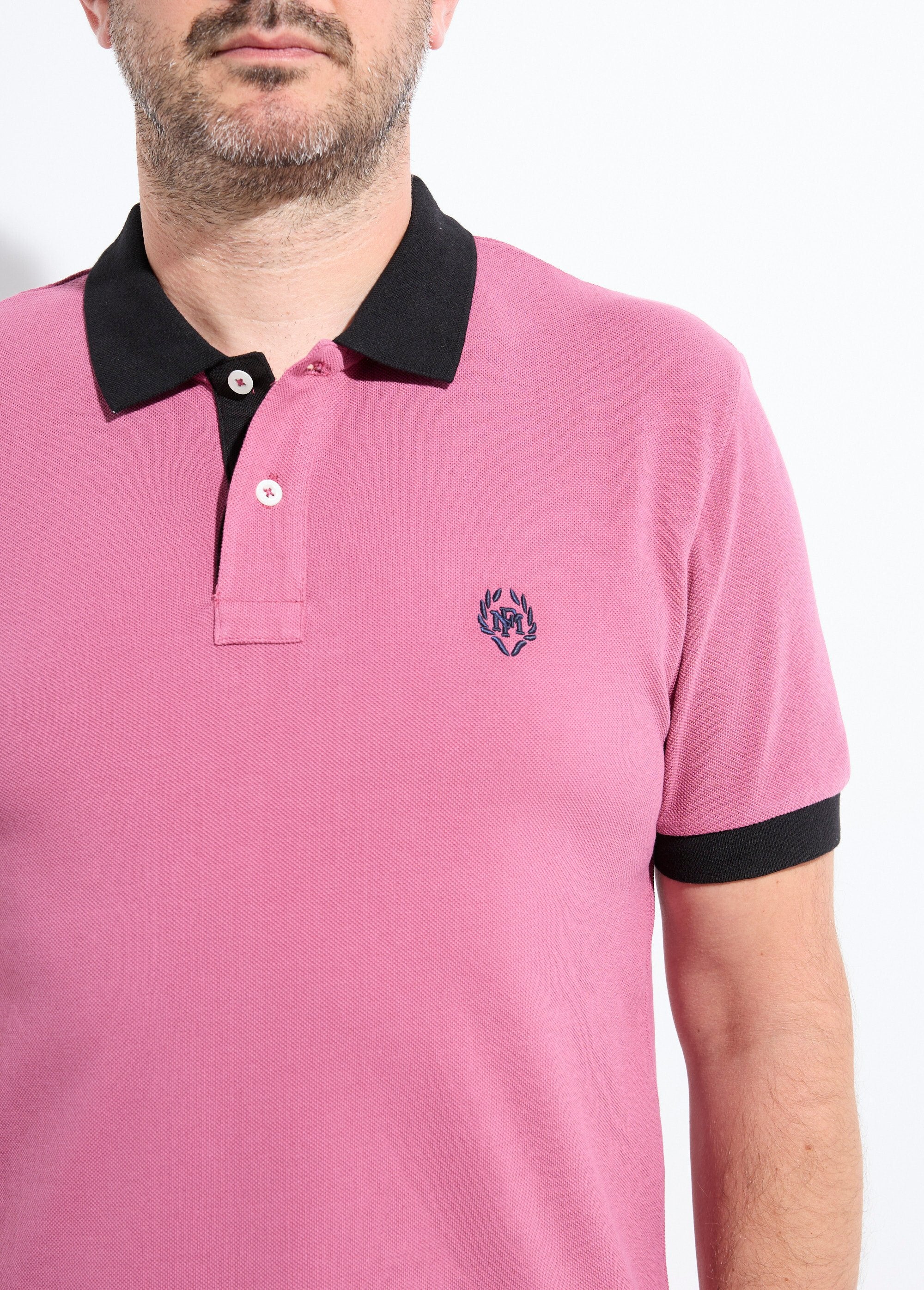 Polo_de_hombre_con_cuello_y_mangas_en_contraste._rosa_oscuro_DE1_slim
