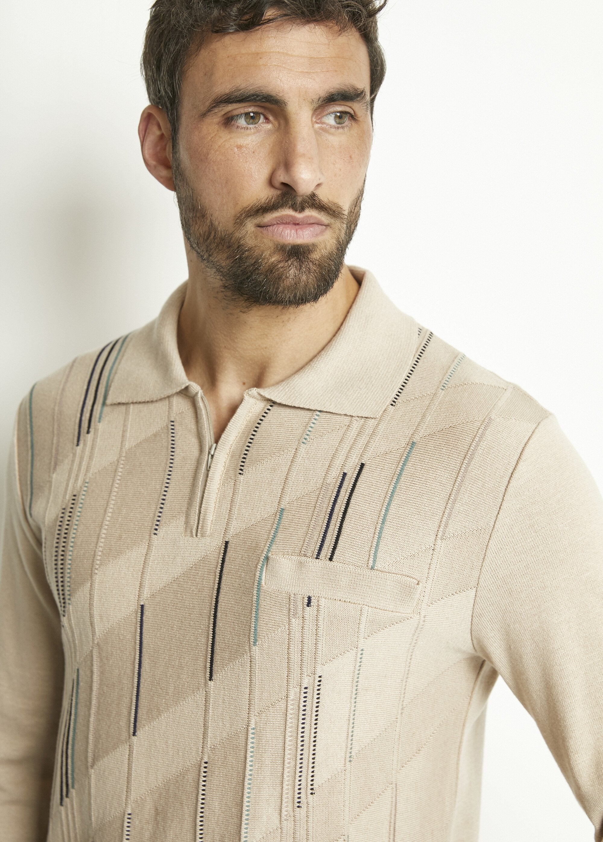 Suéter_de_cuello_alto_con_cremallera_y_manga_larga_de_algodón_jacquard_Beige_DE1_slim