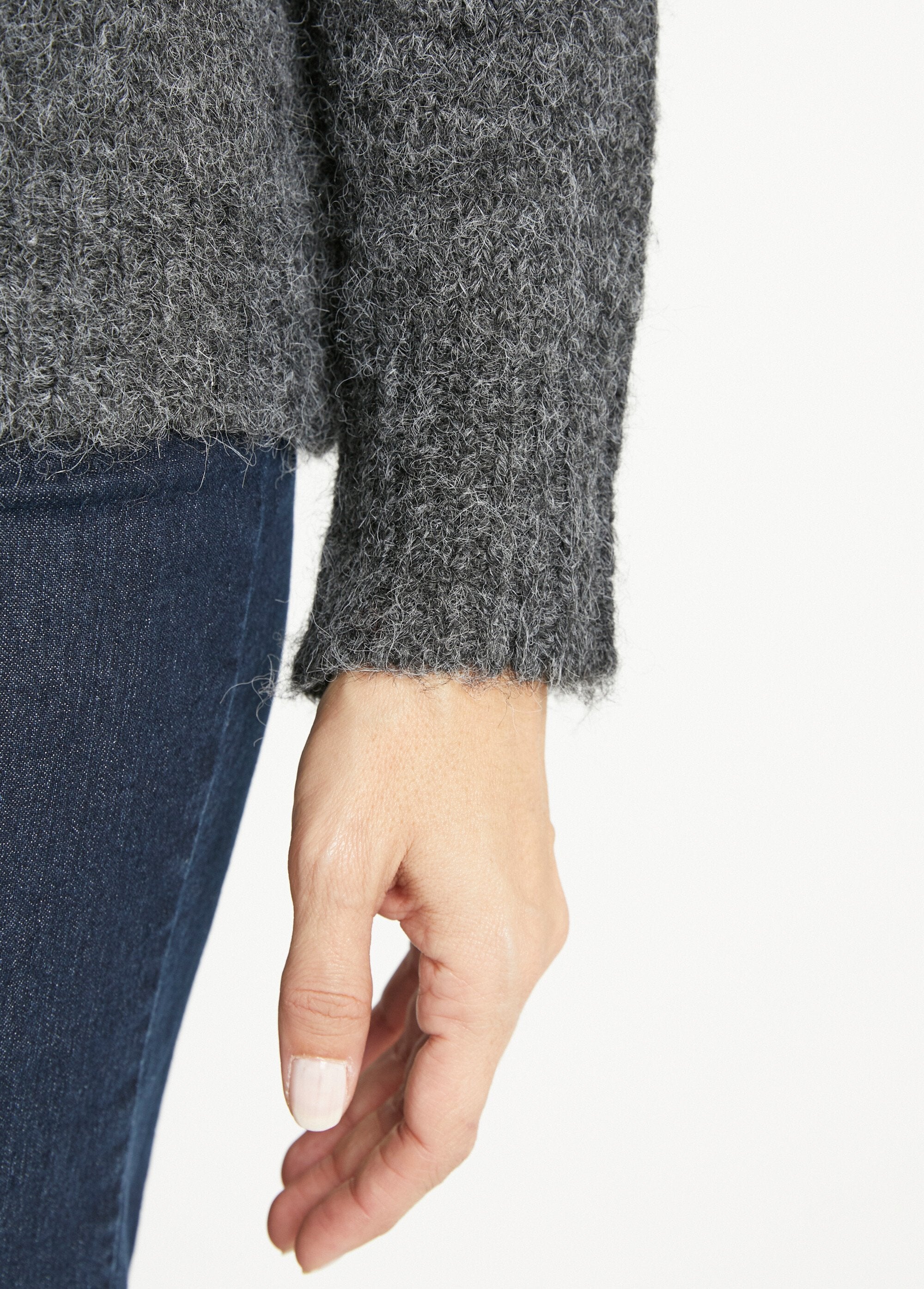 Cálido_jersey_bicolor_con_cuello_en_V_y_lentejuelas_Gris_DE2_slim