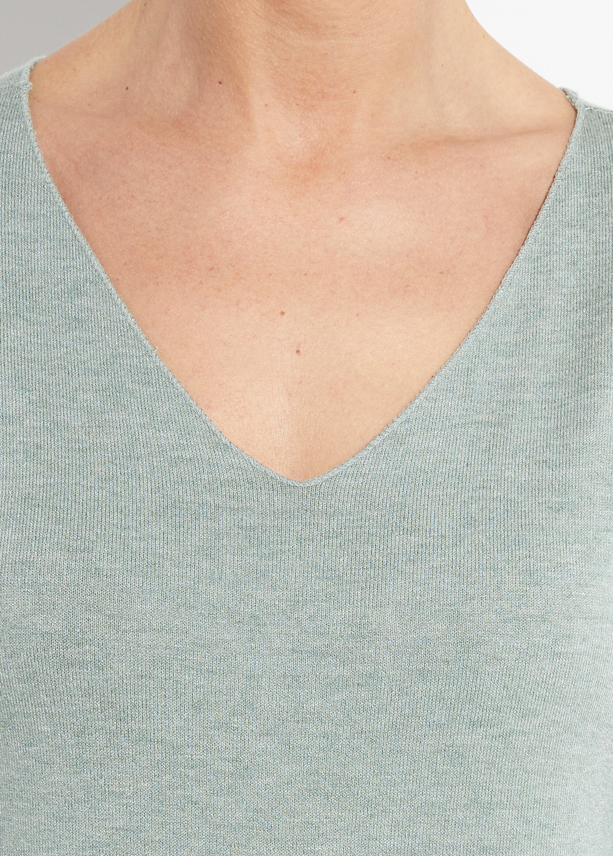 Pull_fin_avec_angora_et_laine,_col_V_Vert_amande_DE1_slim