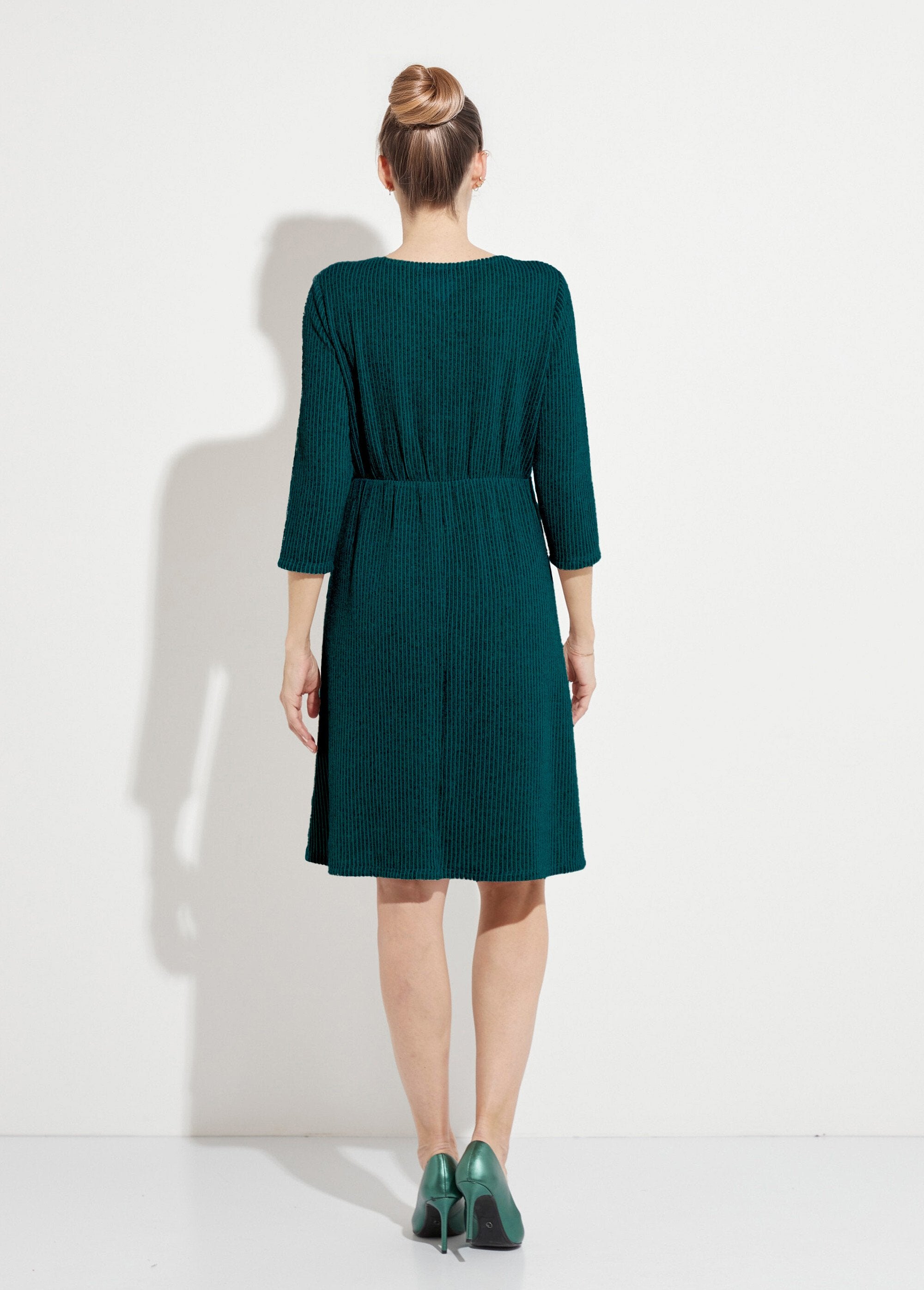 Vestido_cruzado_corto_de_punto_acanalado_Verde_DO1_slim
