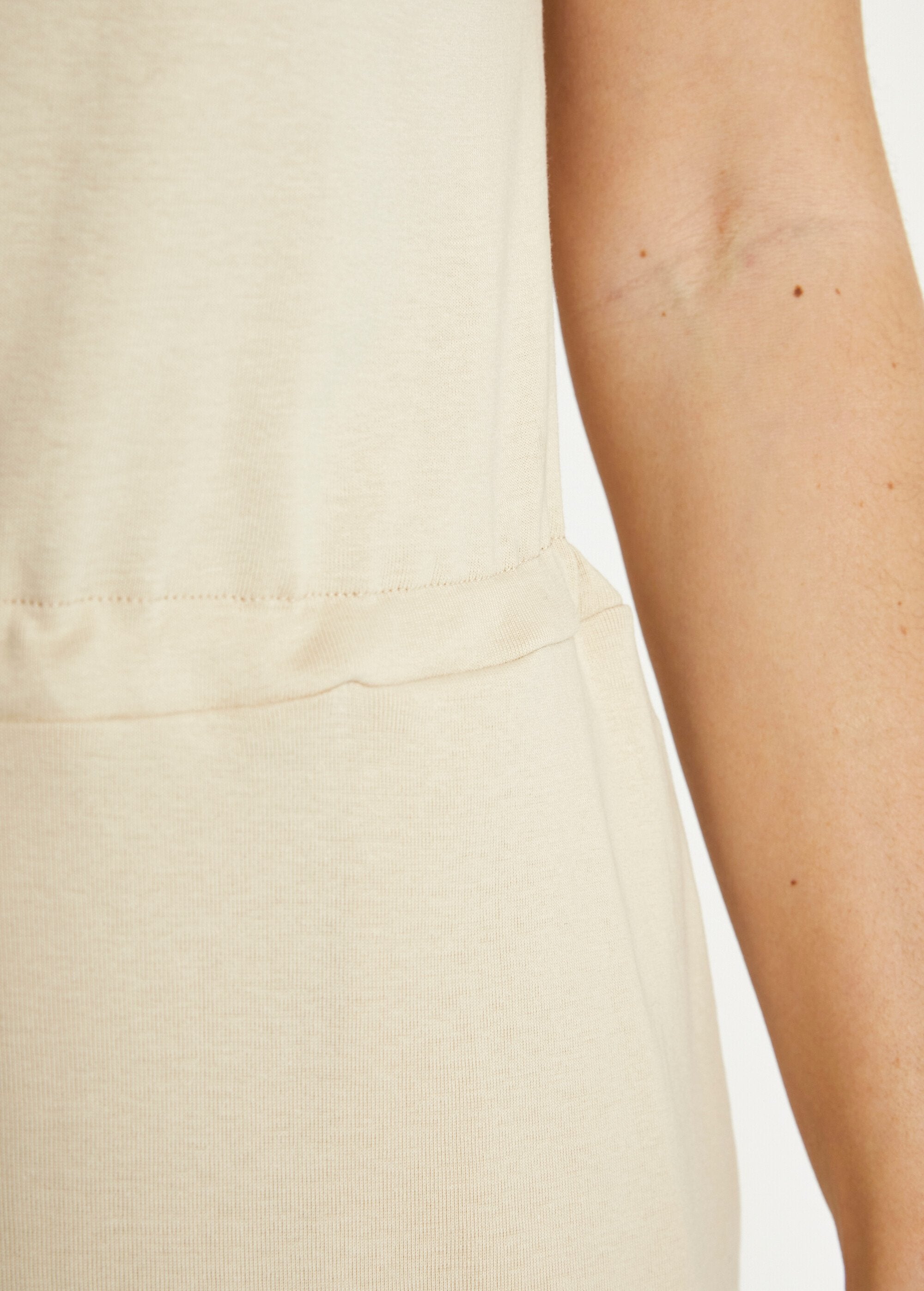 Vestido_corto_de_playa_con_mangas_kimono_Arena_DE4_slim