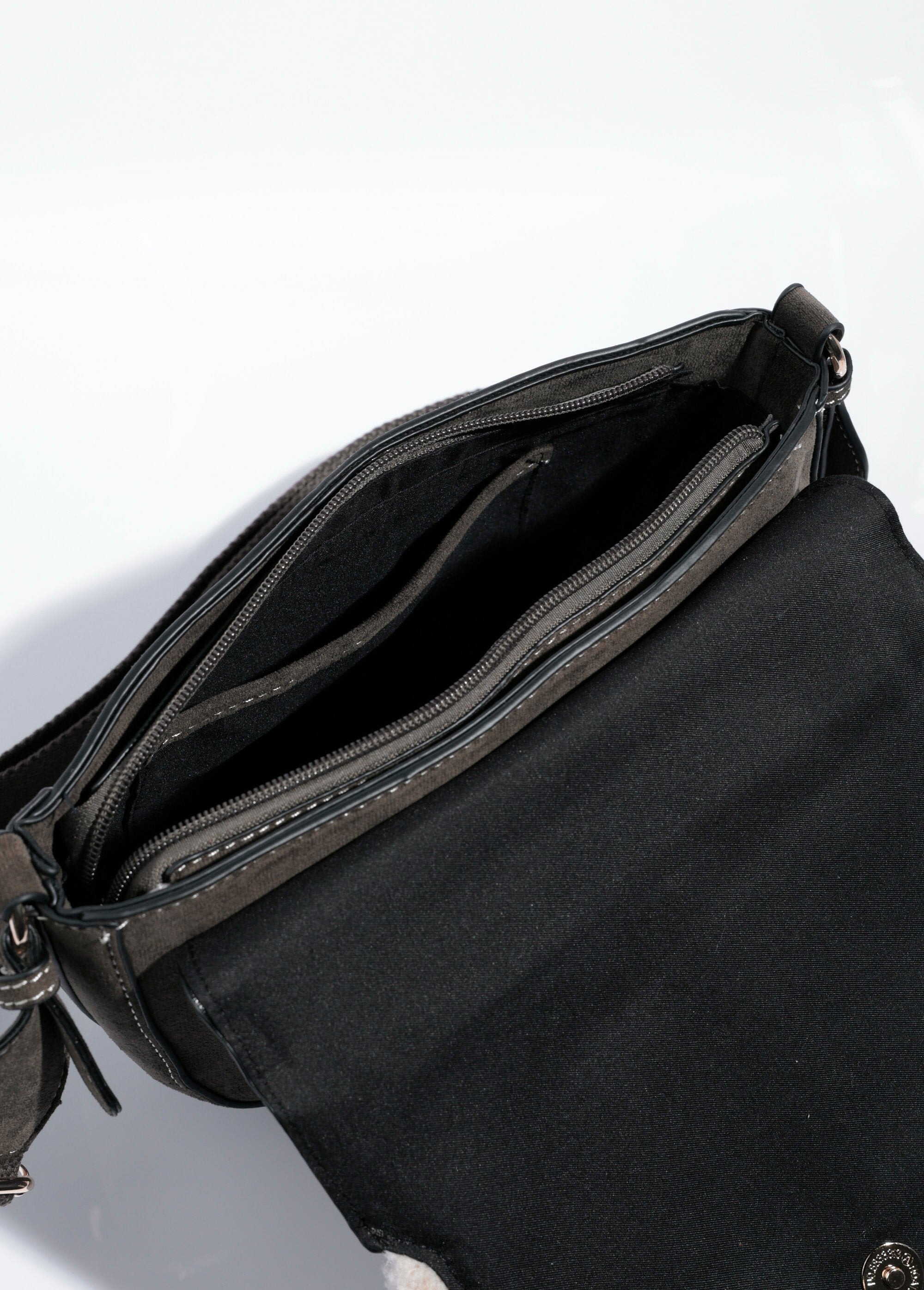 Bolso_de_mano_de_media_luna_de_ante_y_piel_Caqui_DE1_slim