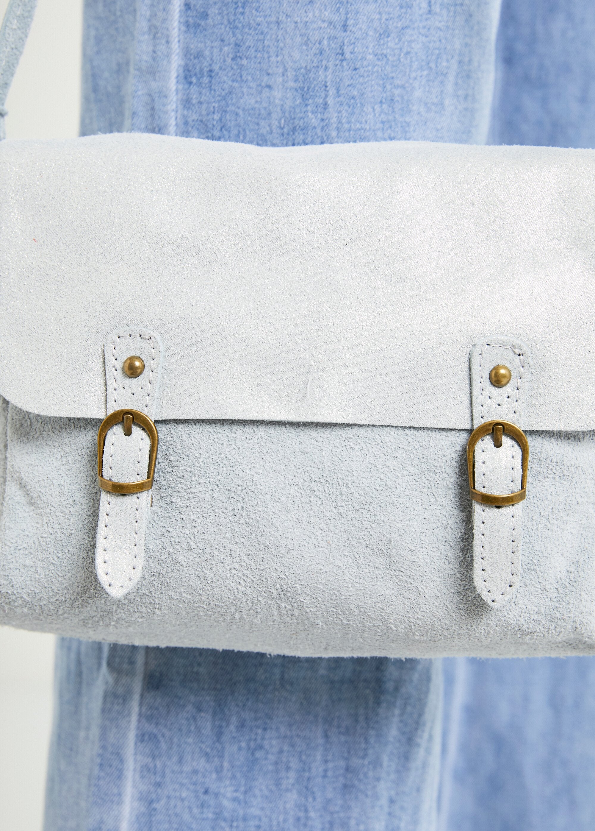 Bolso_bandolera_de_piel_de_ante_azul_y_gris_DE2_slim