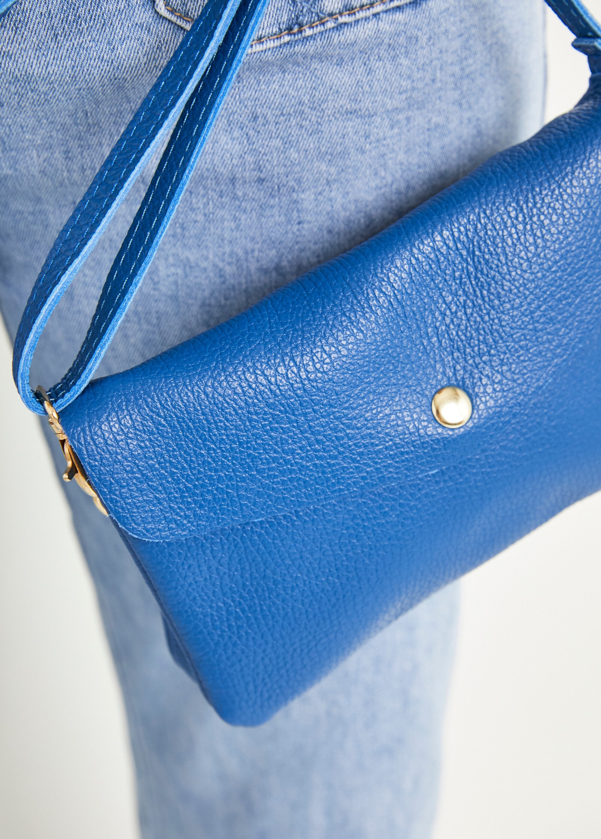 Bolso_de_piel_granulada_azul_real_DE1_slim