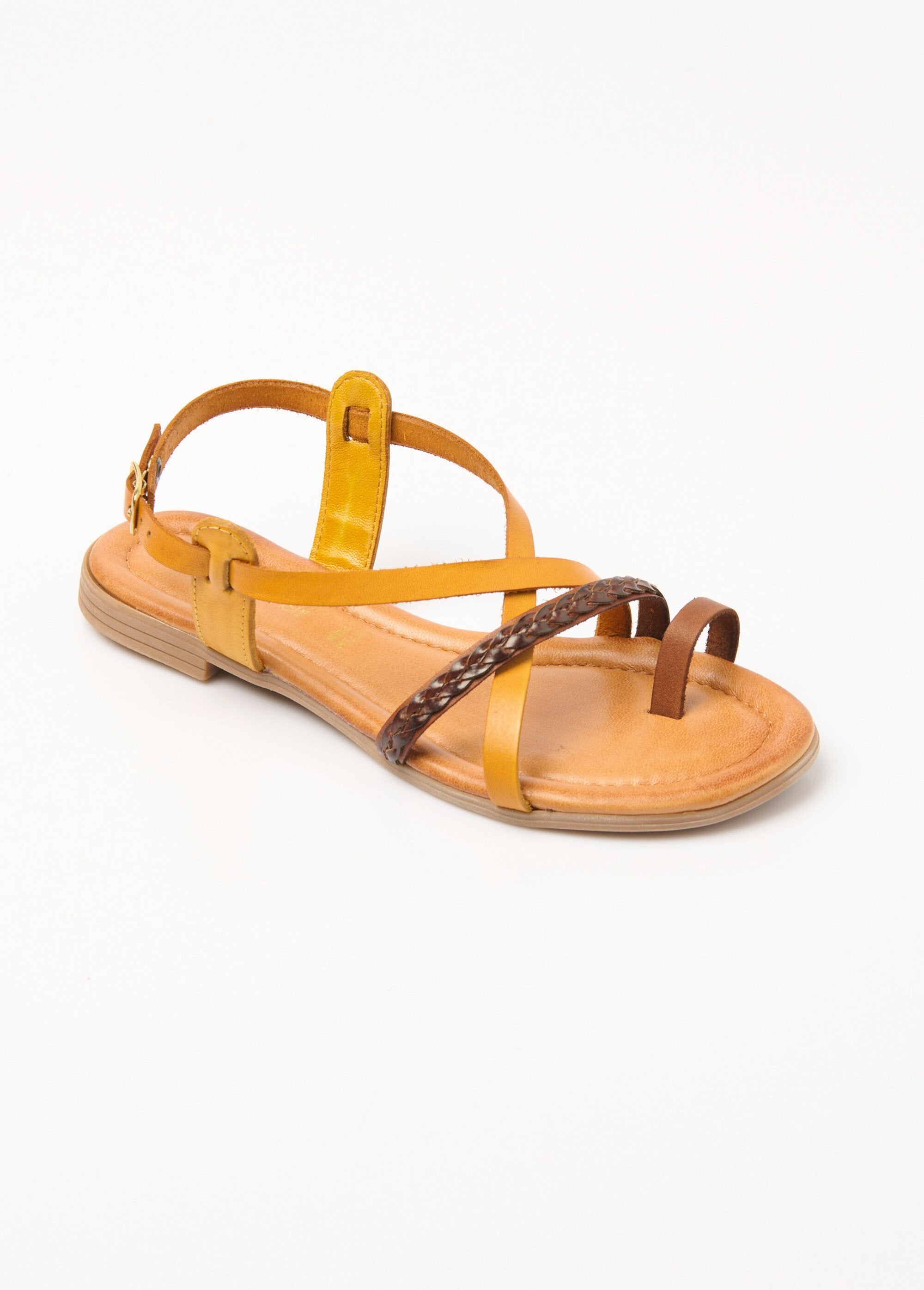 Sandalias_planas_de_piel_con_múltiples_tiras_Amarillo_y_ladrillo_FA1_slim