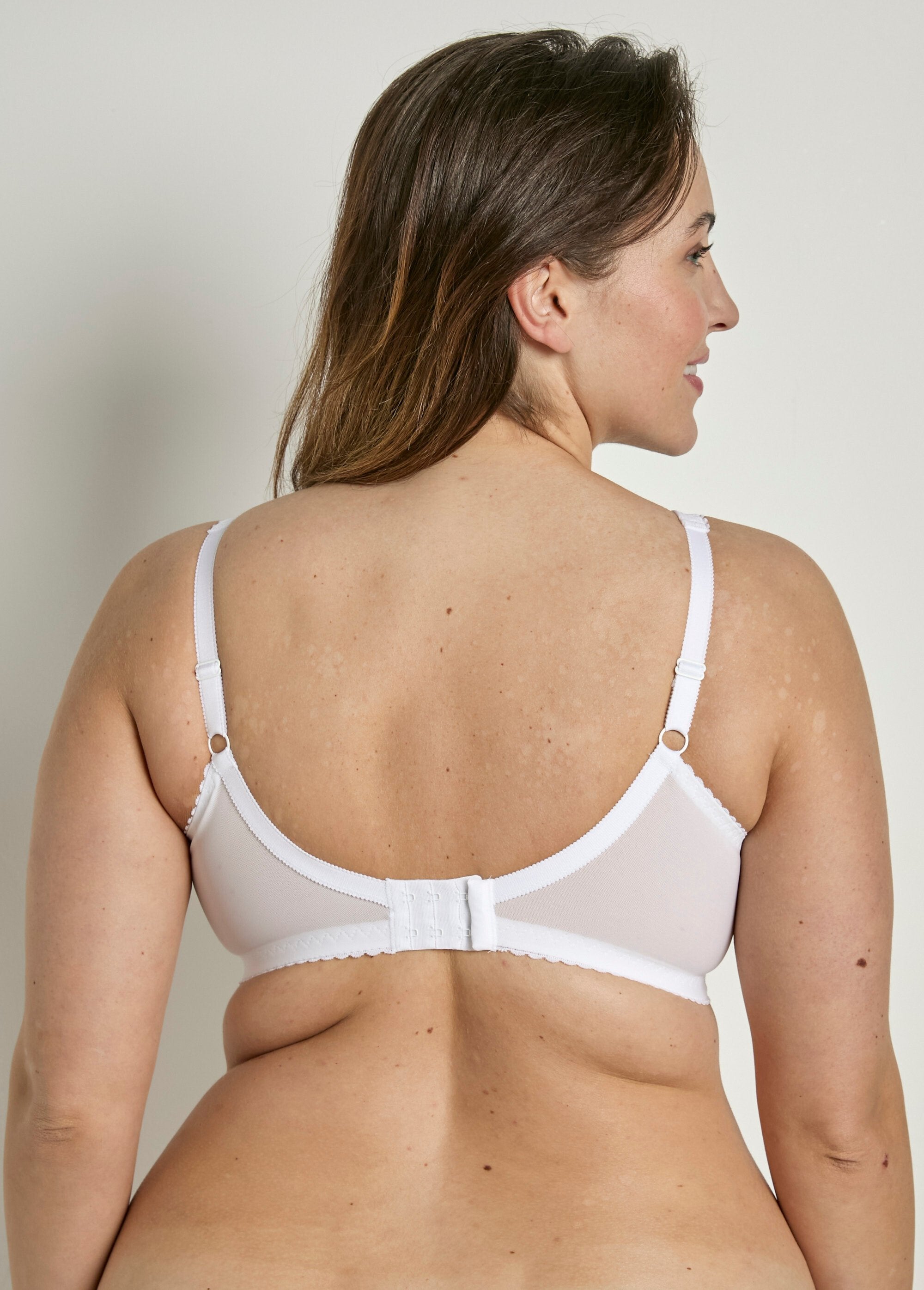 Sujetador_con_aros_que_cubre_encaje_Blanco,_Blanca_DO1_curvy