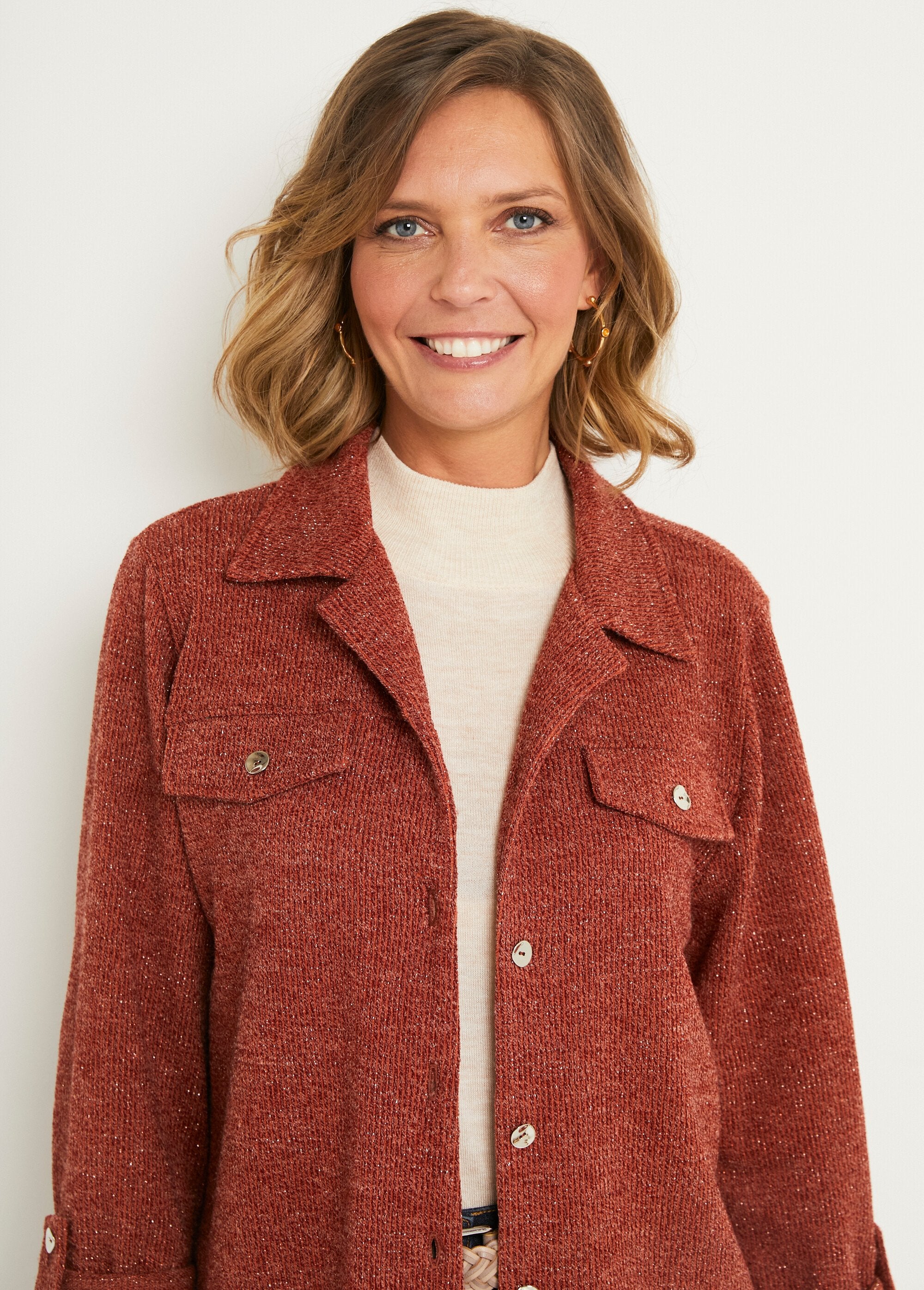 Sobrecamisa_con_botones_de_punto_elástico_Castaño_DE1_slim