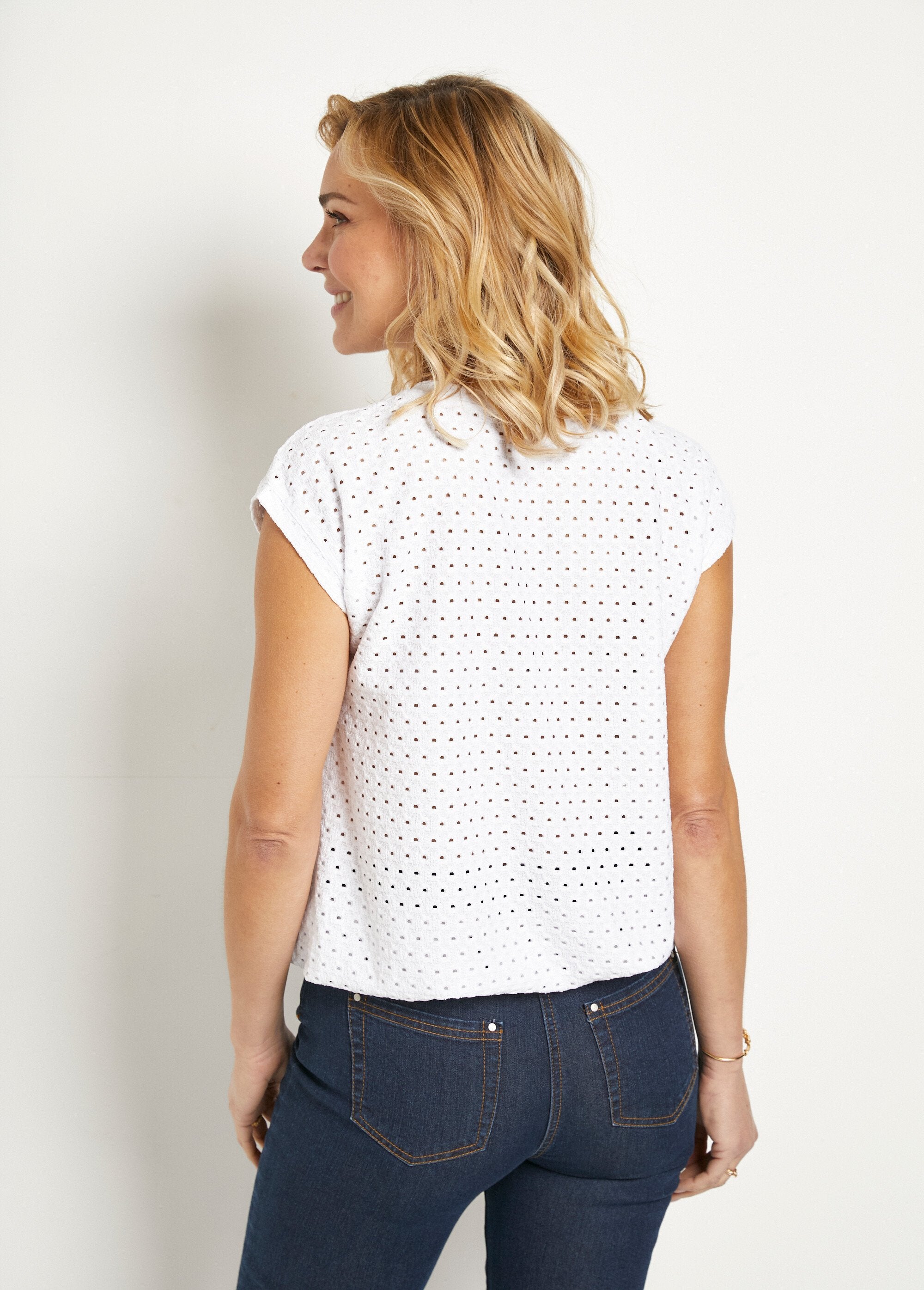 Camiseta_holgada_con_blusa_corta_lisa_de_cuello_en_V_Blanco,_Blanca_DO1_slim