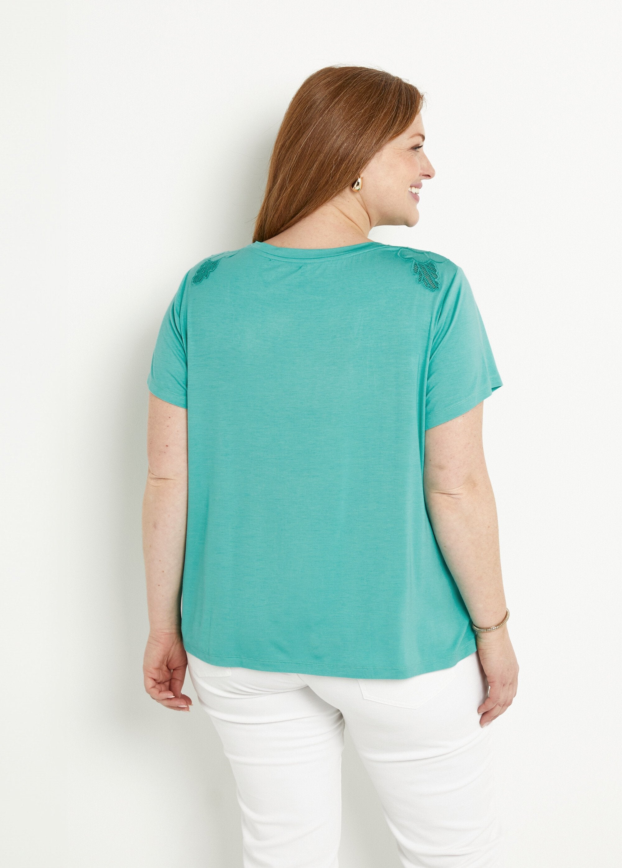 Camiseta_de_algodón_calado_y_bordado_con_cuello_redondo_Agua_DO1_curvy