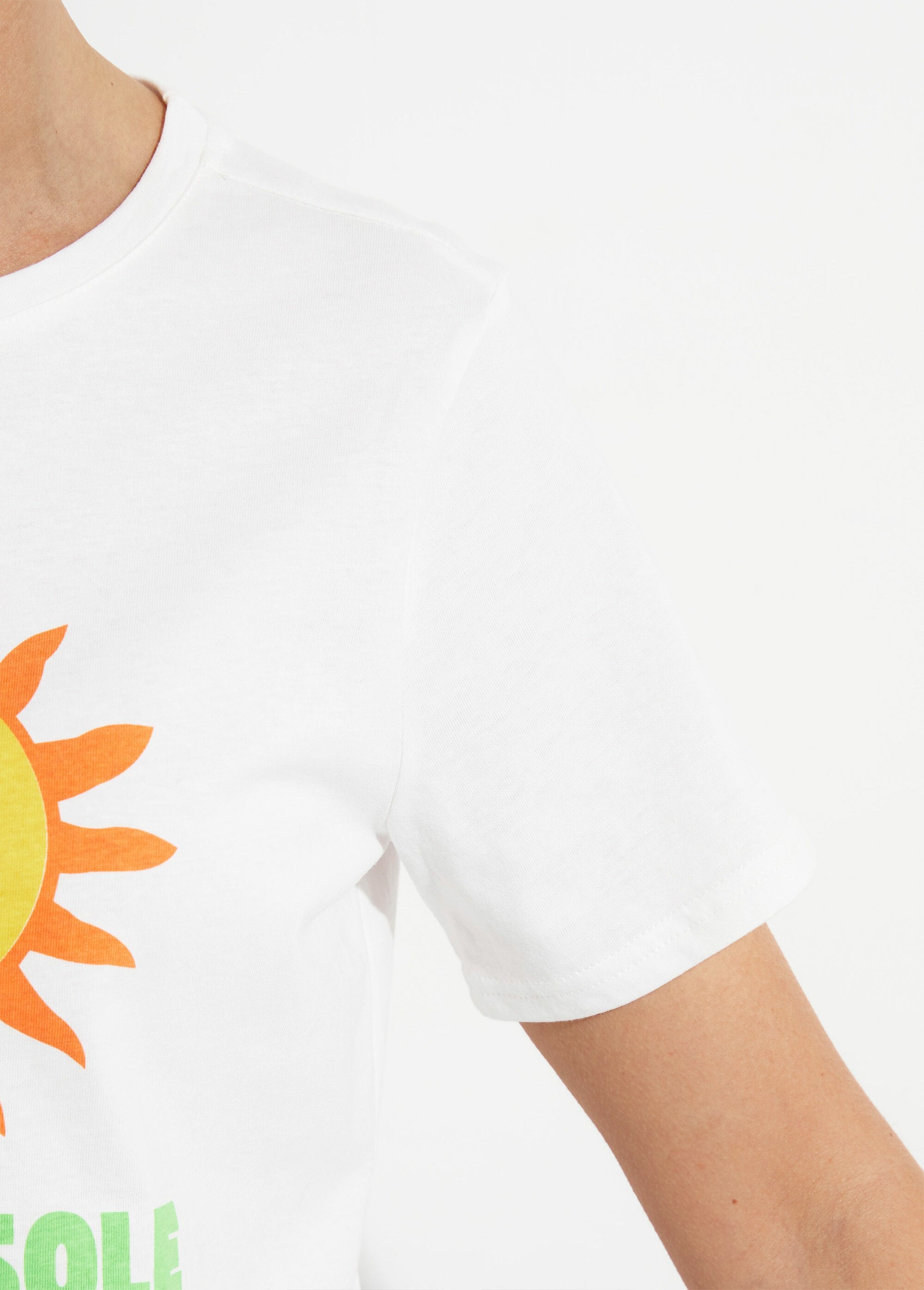 Camiseta_de_algodón_con_el_mensaje_"Sotto_il_Sole"_Blanco_DE1_slim
