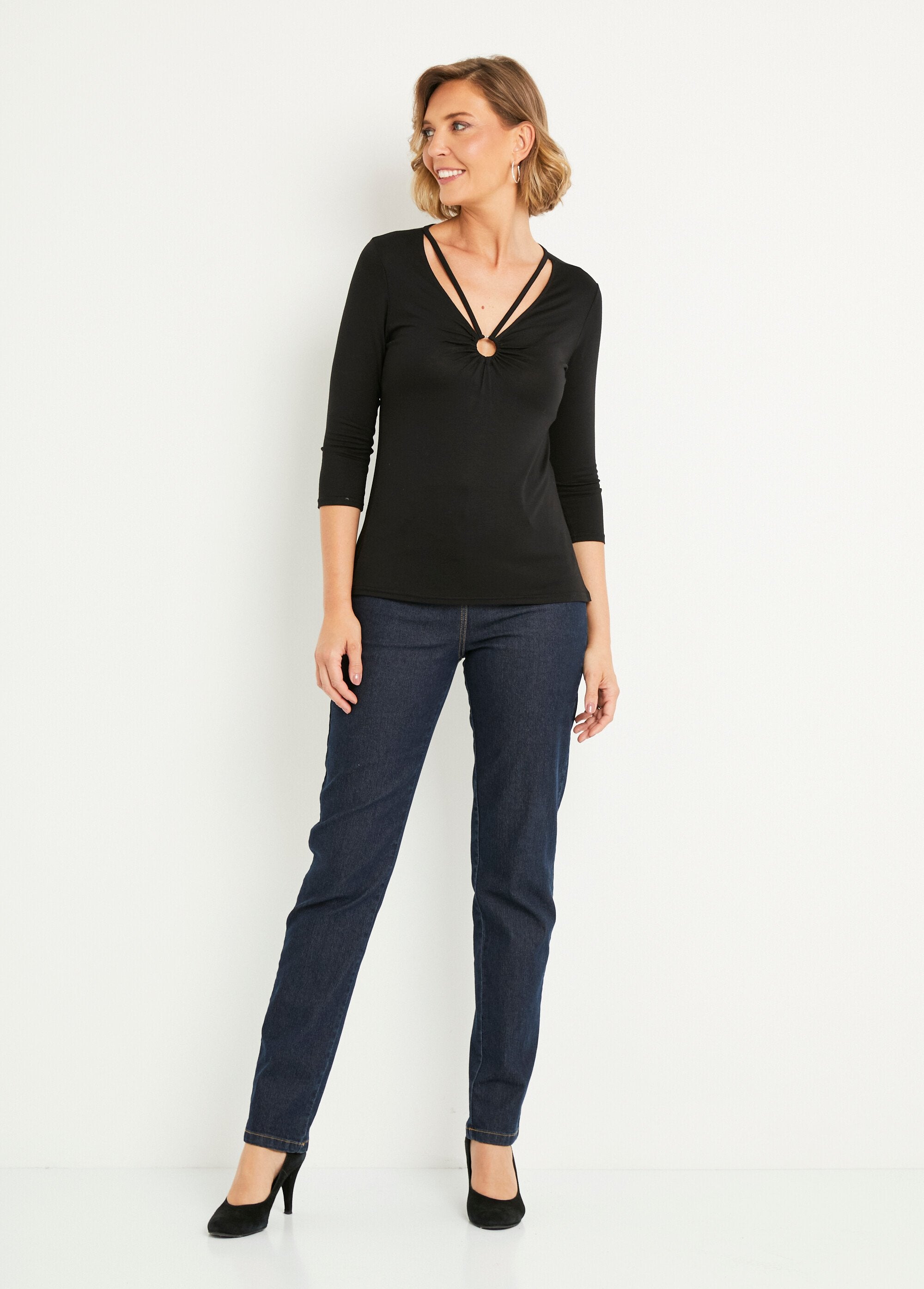 Camiseta_corta_lisa_con_cuello_en_V_Negro_SF1_slim