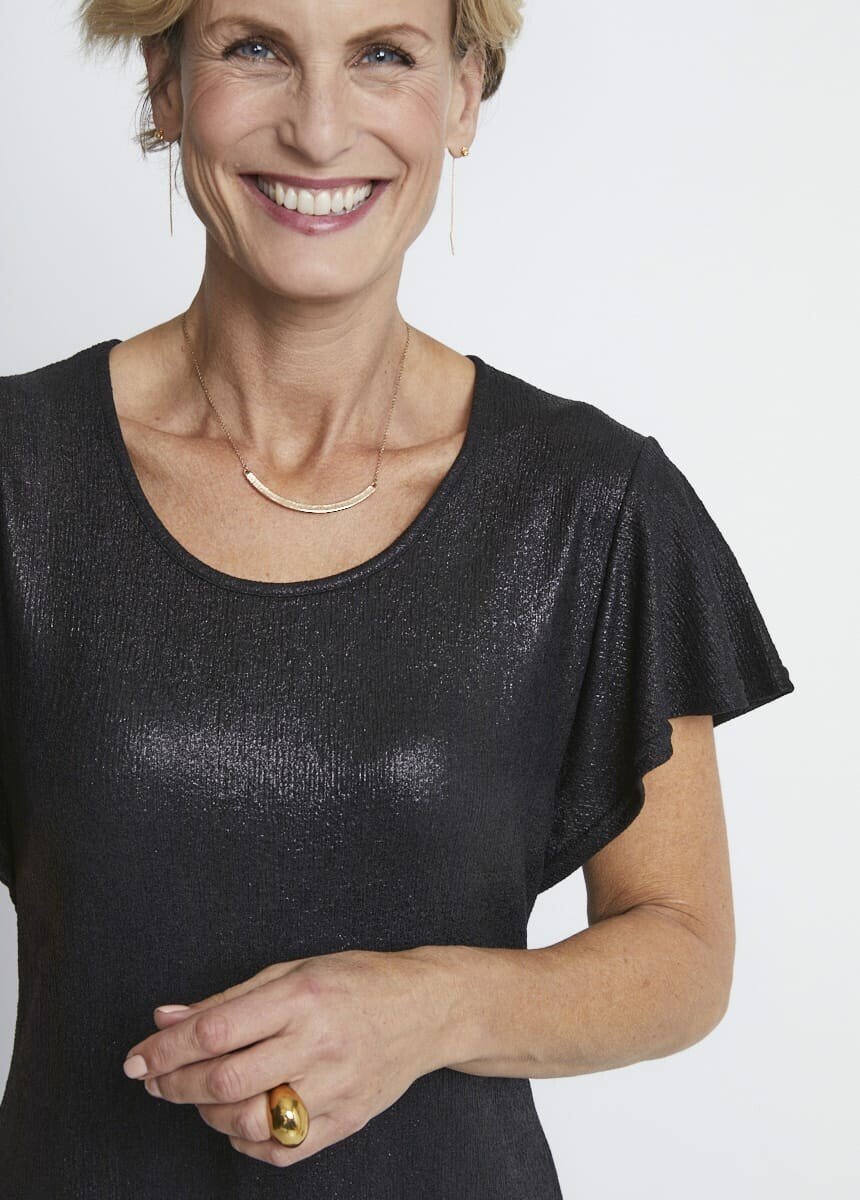 Camiseta_brillante_con_mangas_de_mariposa_Negro_DE1_slim