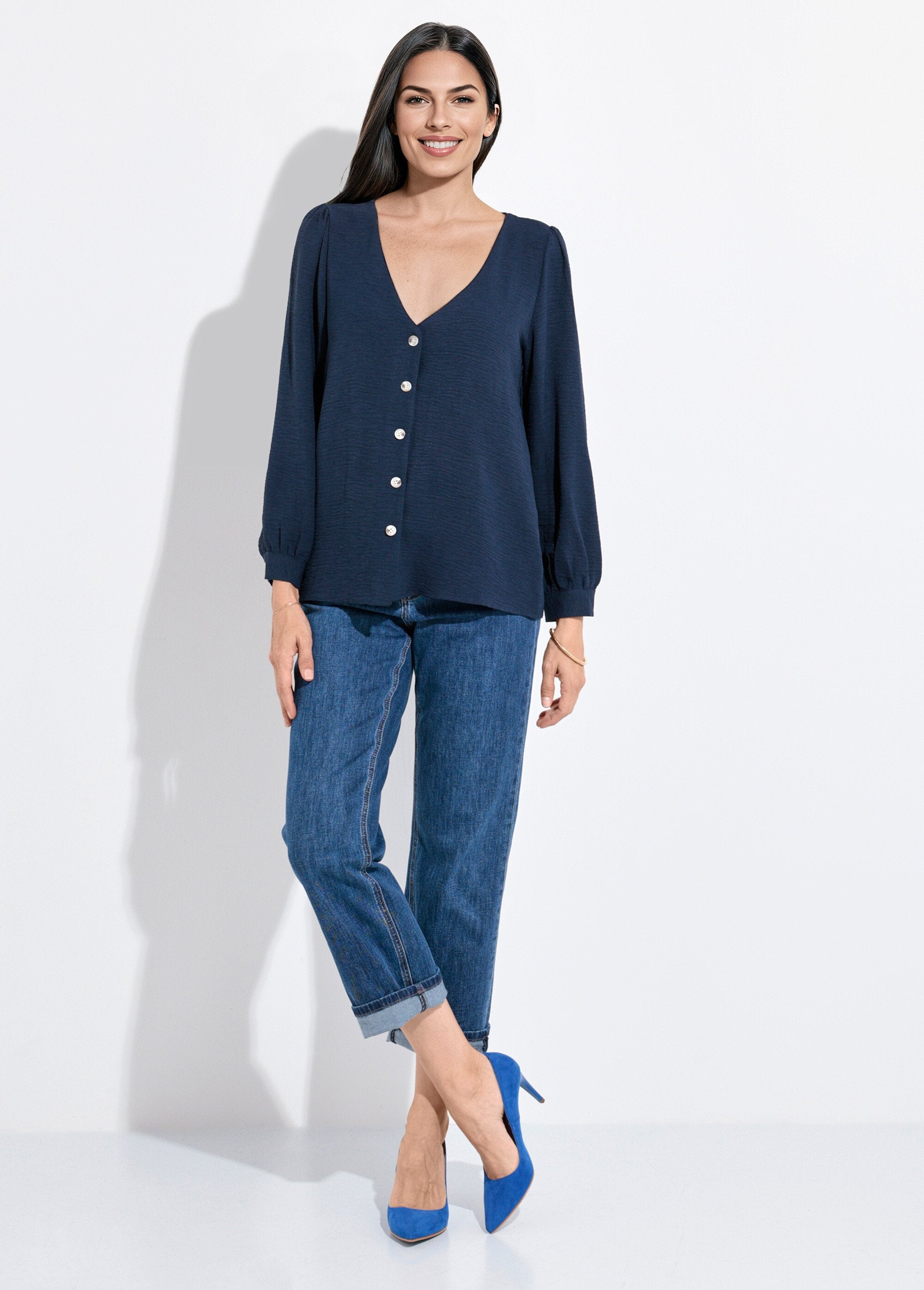 Túnica_abotonada_y_en_relieve_con_cuello_en_V_Marina_SF1_slim