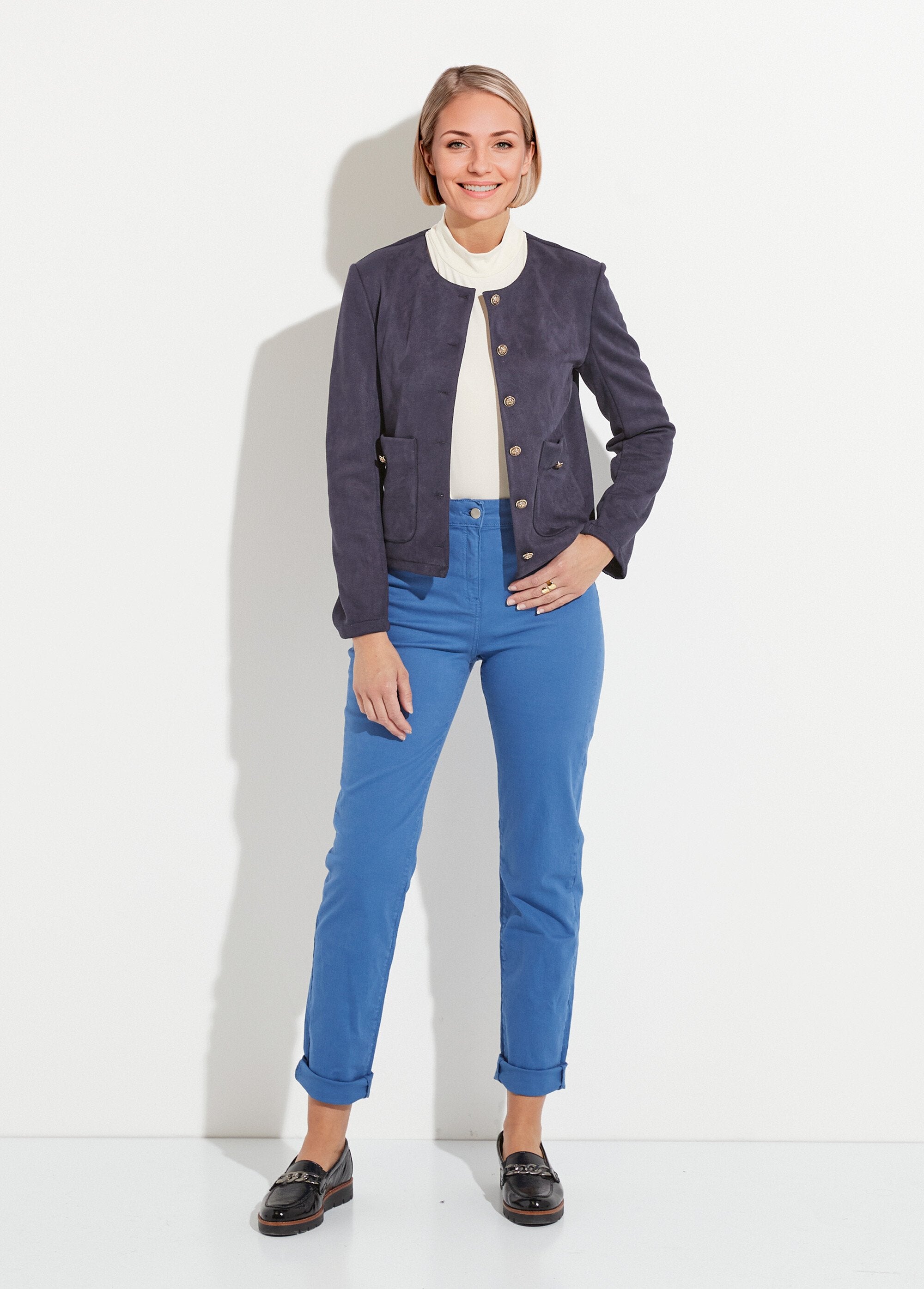 Chaqueta_corta_azul_marino_sin_cuello_y_botones_Marina_SF1_slim